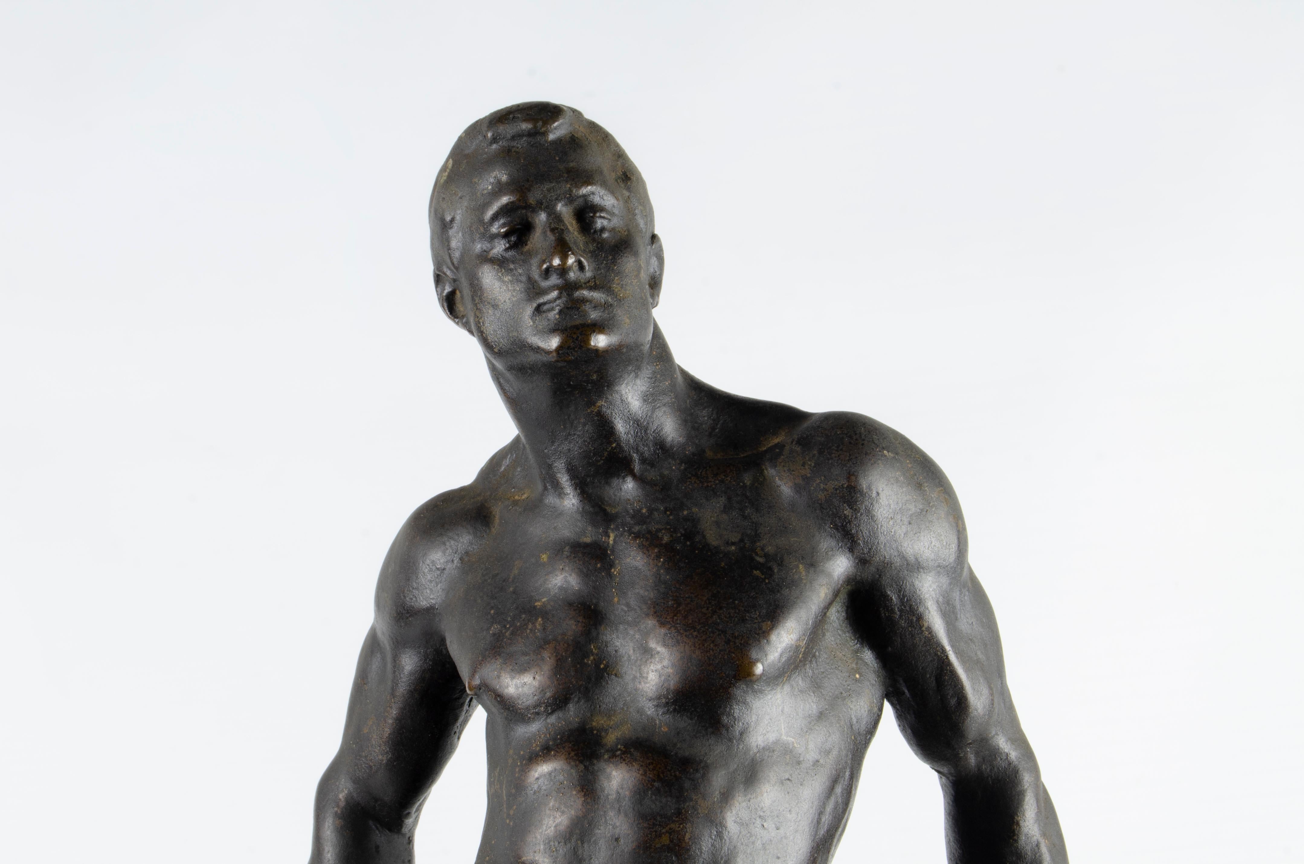 Inizio XX secolo Scultura in bronzo di atleta maschile dei primi del Novecento di Donato Barcaglia, Italia in vendita