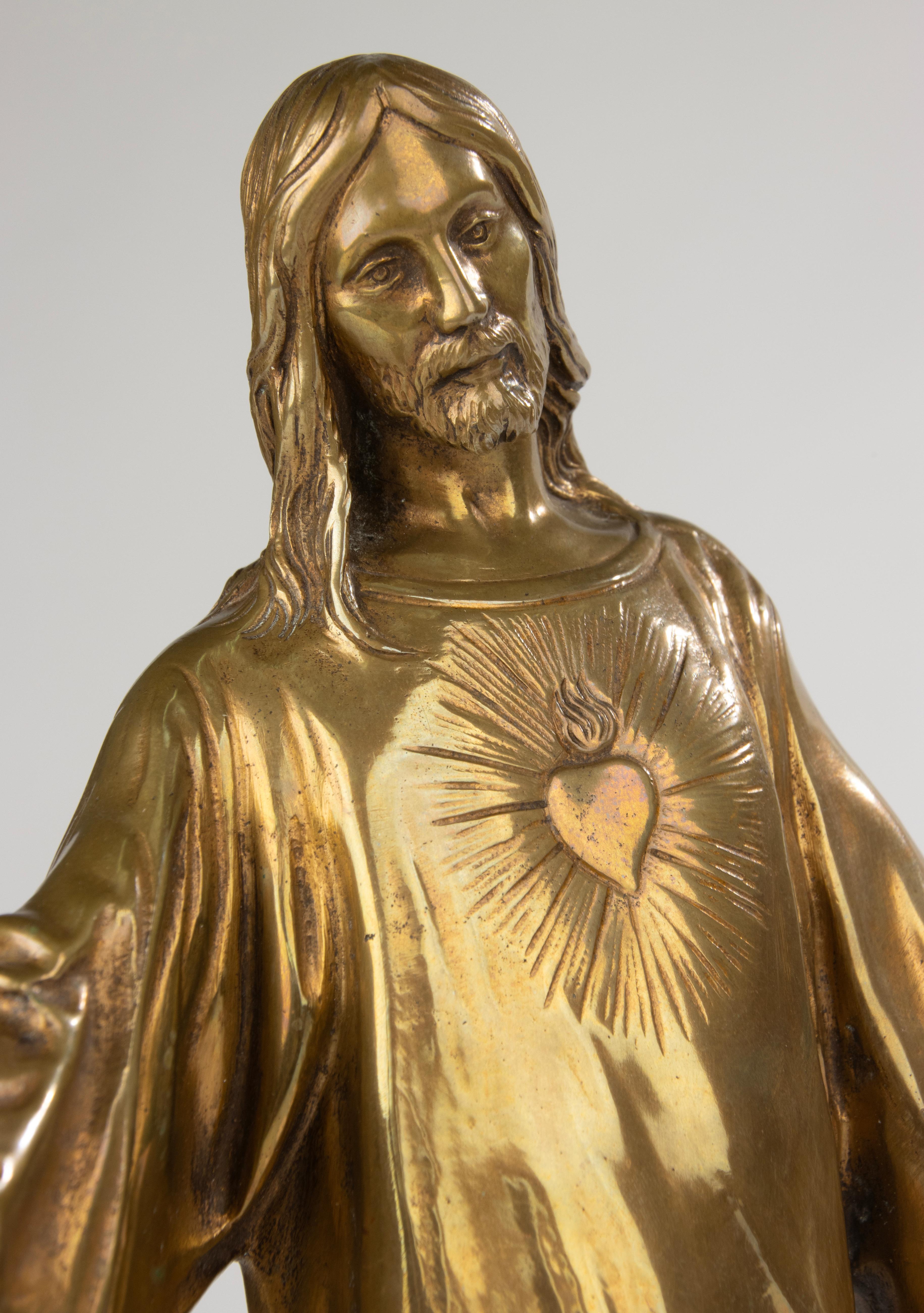 Sculpture en bronze du début du 20e siècle - La bénédiction de Jésus-Christ par Paul Gasq en vente 3