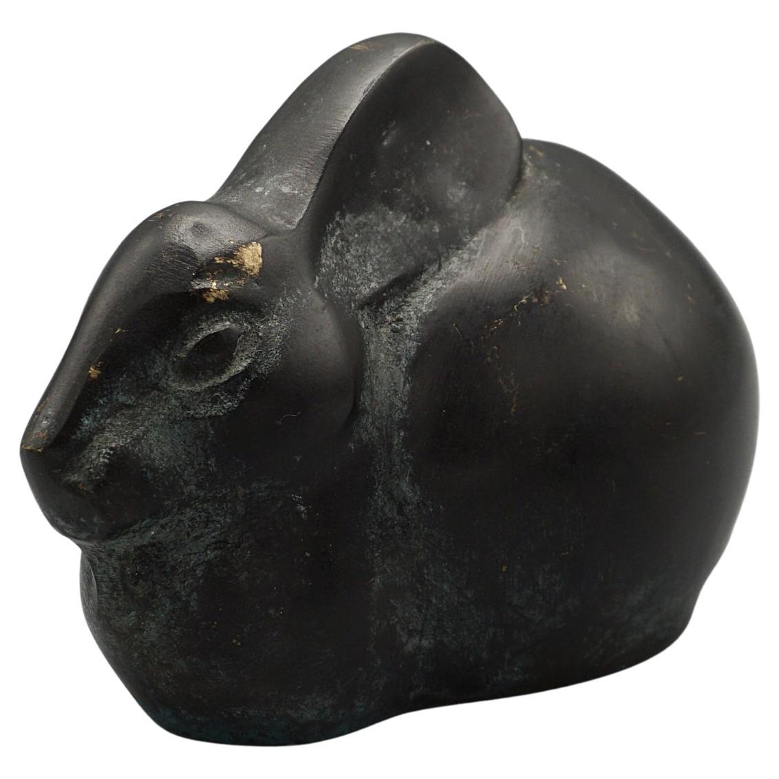 Début du 20e siècle Lapin assis en bronze  en vente