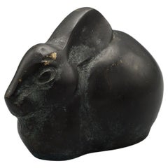 Sitzender Kaninchen aus Bronze des frühen 20. Jahrhunderts 