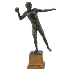 Sculpture de lanceur de poids en bronze du début du 20e siècle
