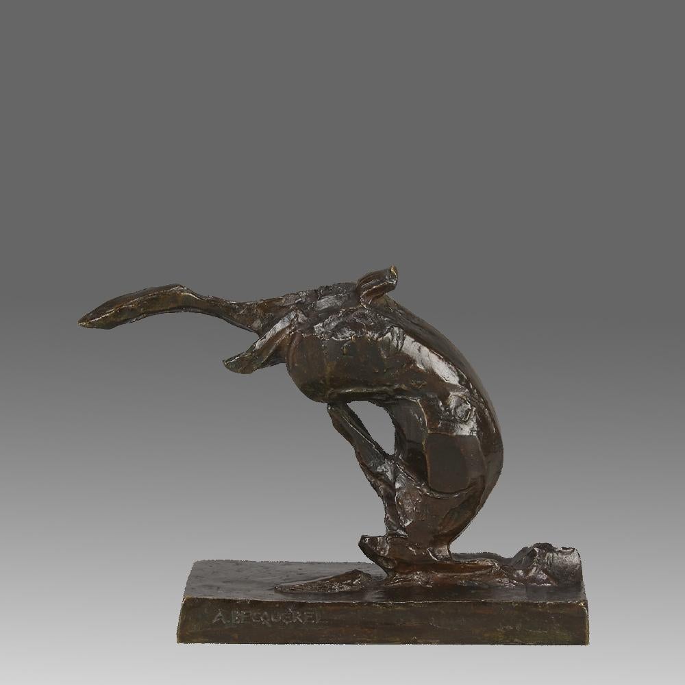 Eine sehr schöne Bronzestudie aus dem frühen 20. Jahrhundert mit einem Hasen im Taumel. Die Bronze weist hervorragende handgearbeitete, strukturierte Oberflächendetails und eine schöne Farbe auf, ist signiert mit Becquerel und mit der Gießereimarke