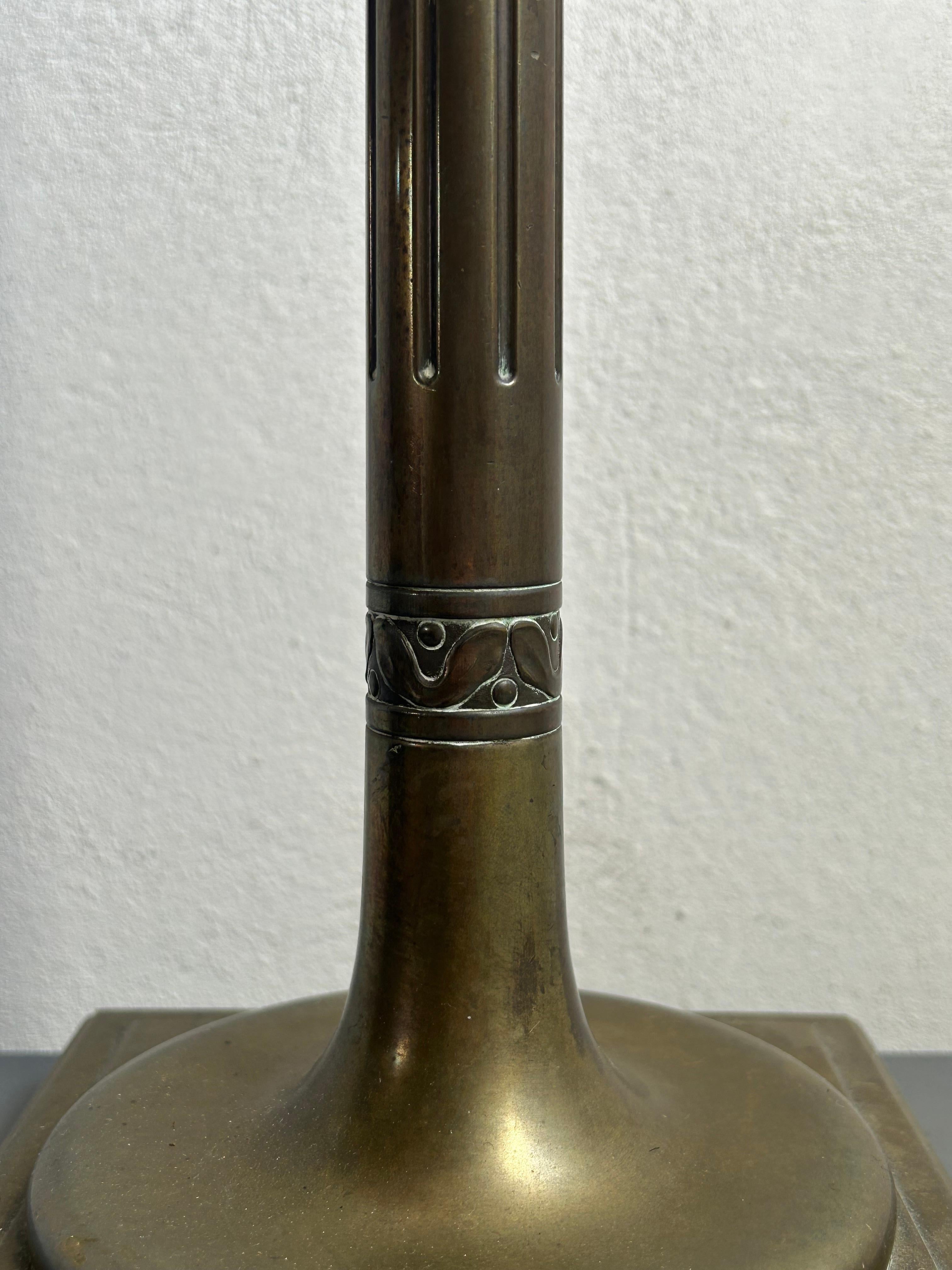 Art nouveau Lampe de table en bronze du début du XXe siècle par Thorvald Bindesbøll, Danemark en vente