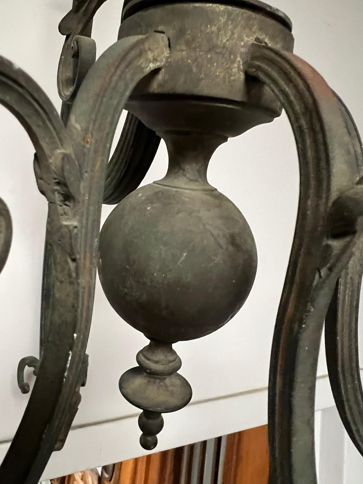 Aplique de pared de bronce de principios del siglo XX de 3 brazos y 4 luces en venta 6