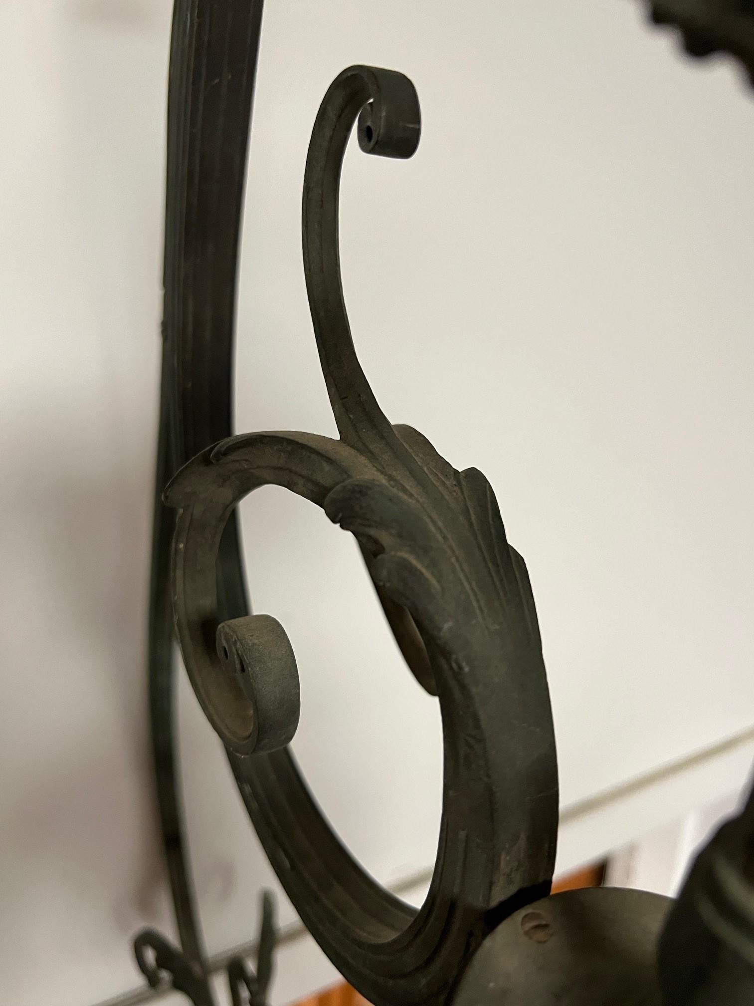 Aplique de pared de bronce de principios del siglo XX de 3 brazos y 4 luces en venta 9