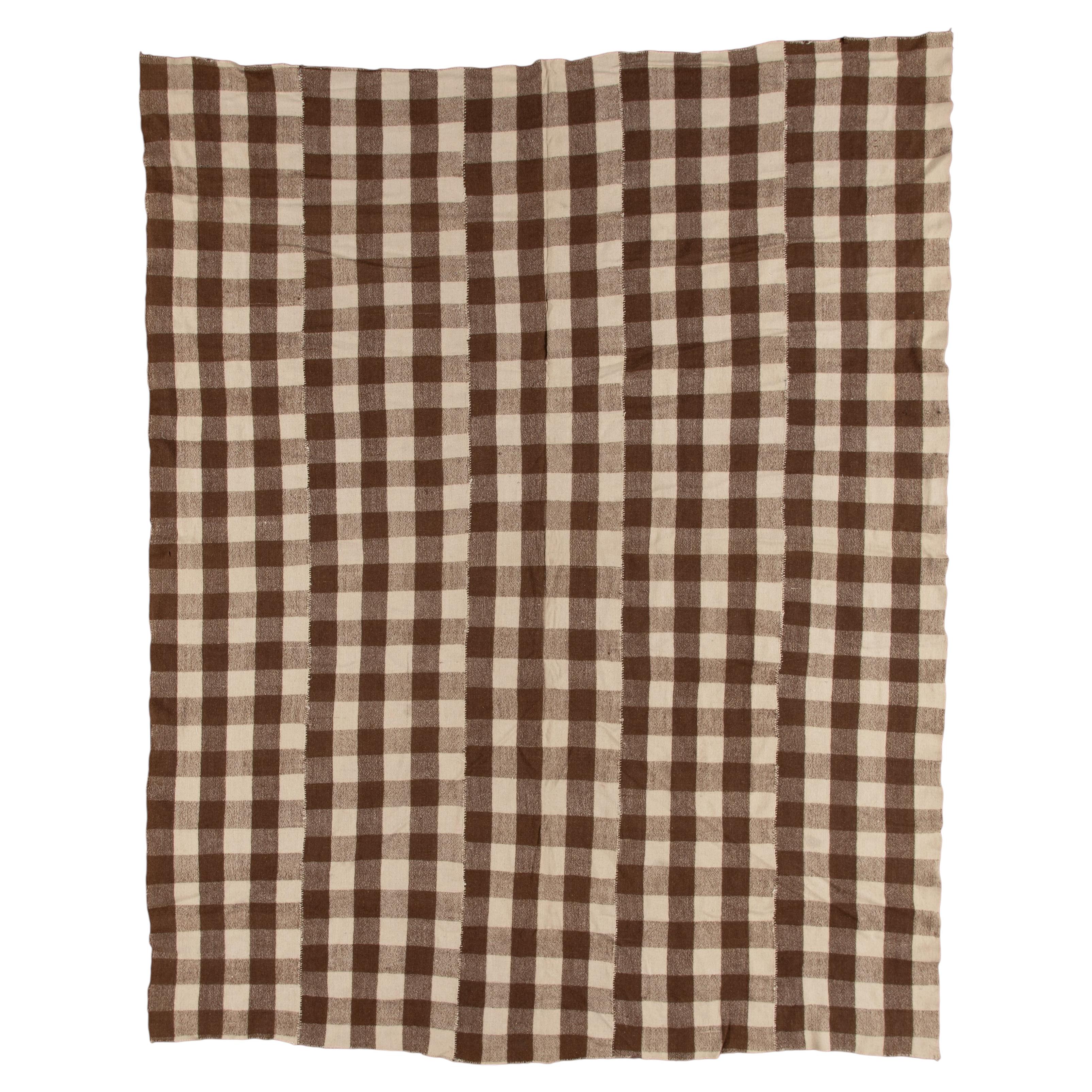 Kilim turco a quadretti geometrici marroni dei primi anni del XX secolo (tappeto/coperta)