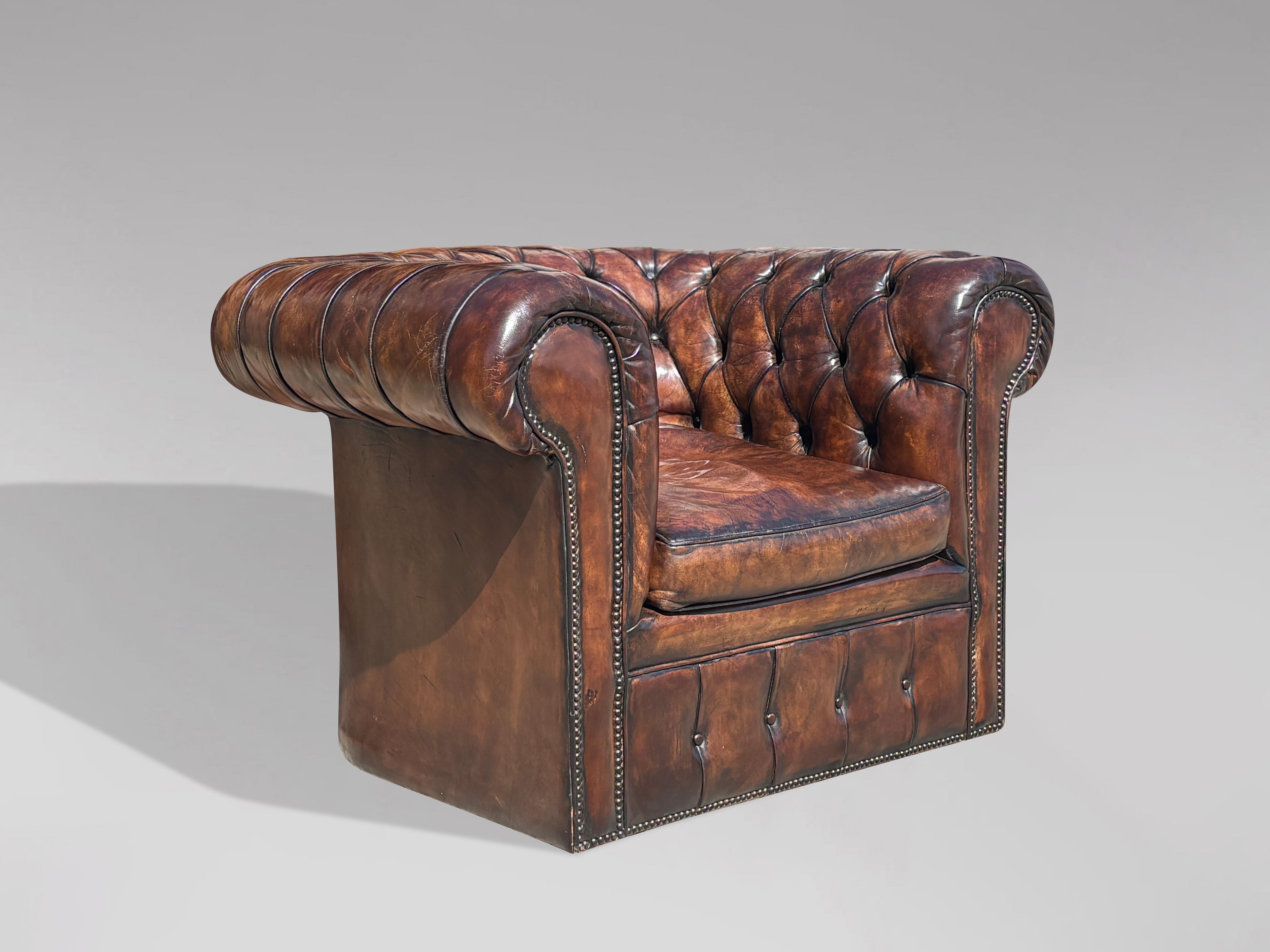Sillón Chesterfield de cuero marrón de principios del siglo XX en venta 7