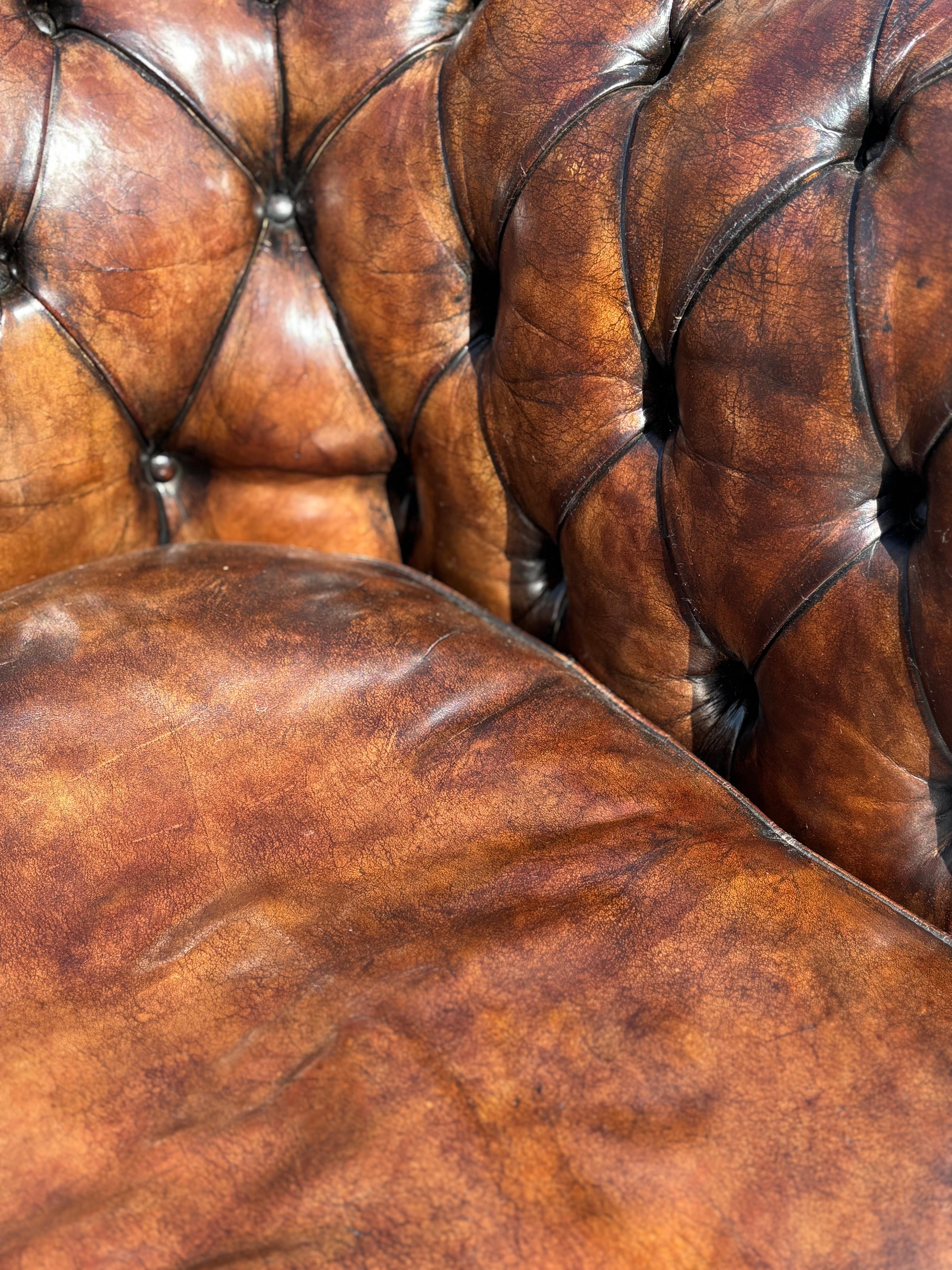 Sillón Chesterfield de cuero marrón de principios del siglo XX en venta 2