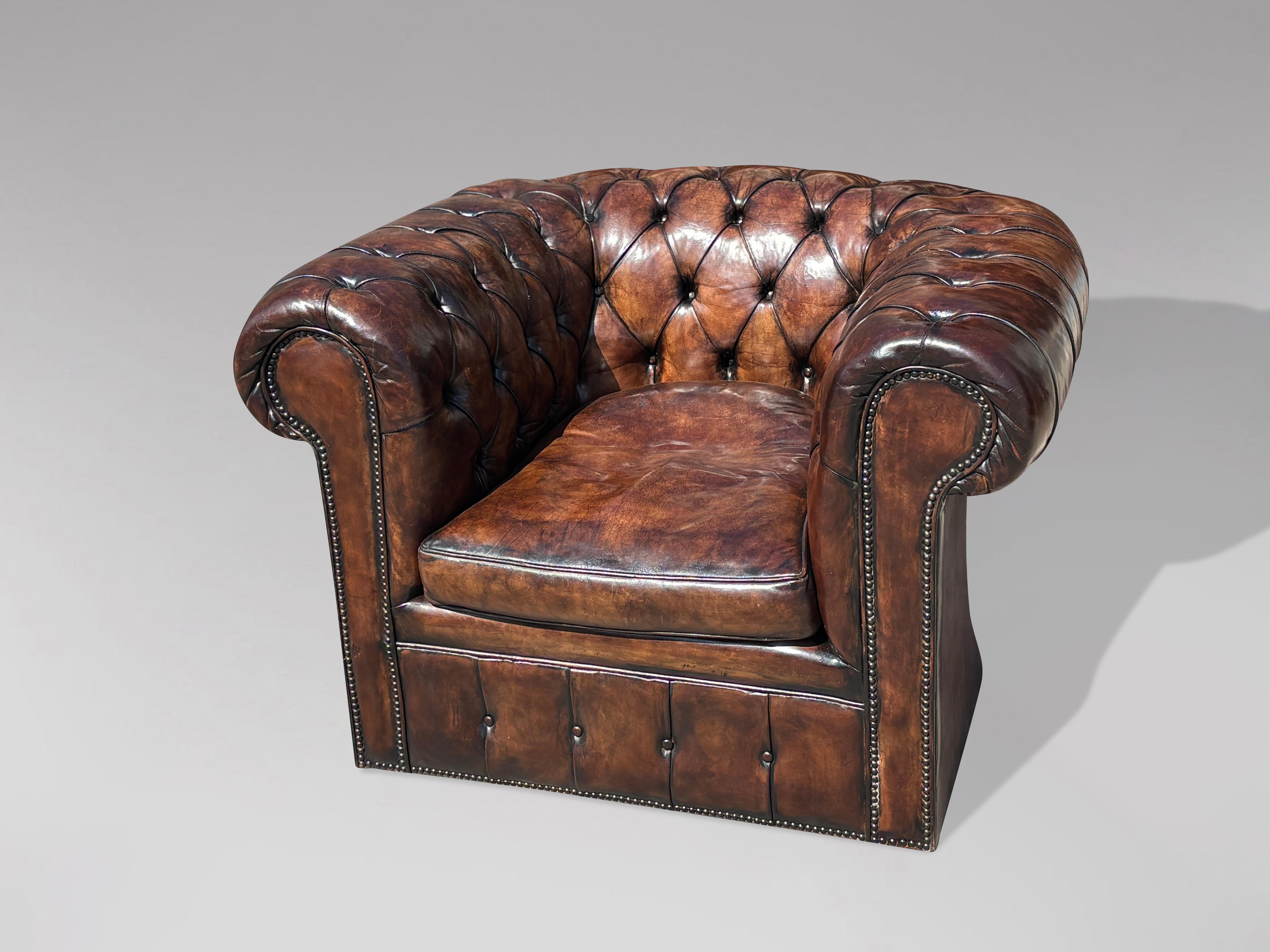 Sillón Chesterfield de cuero marrón de principios del siglo XX en venta 4