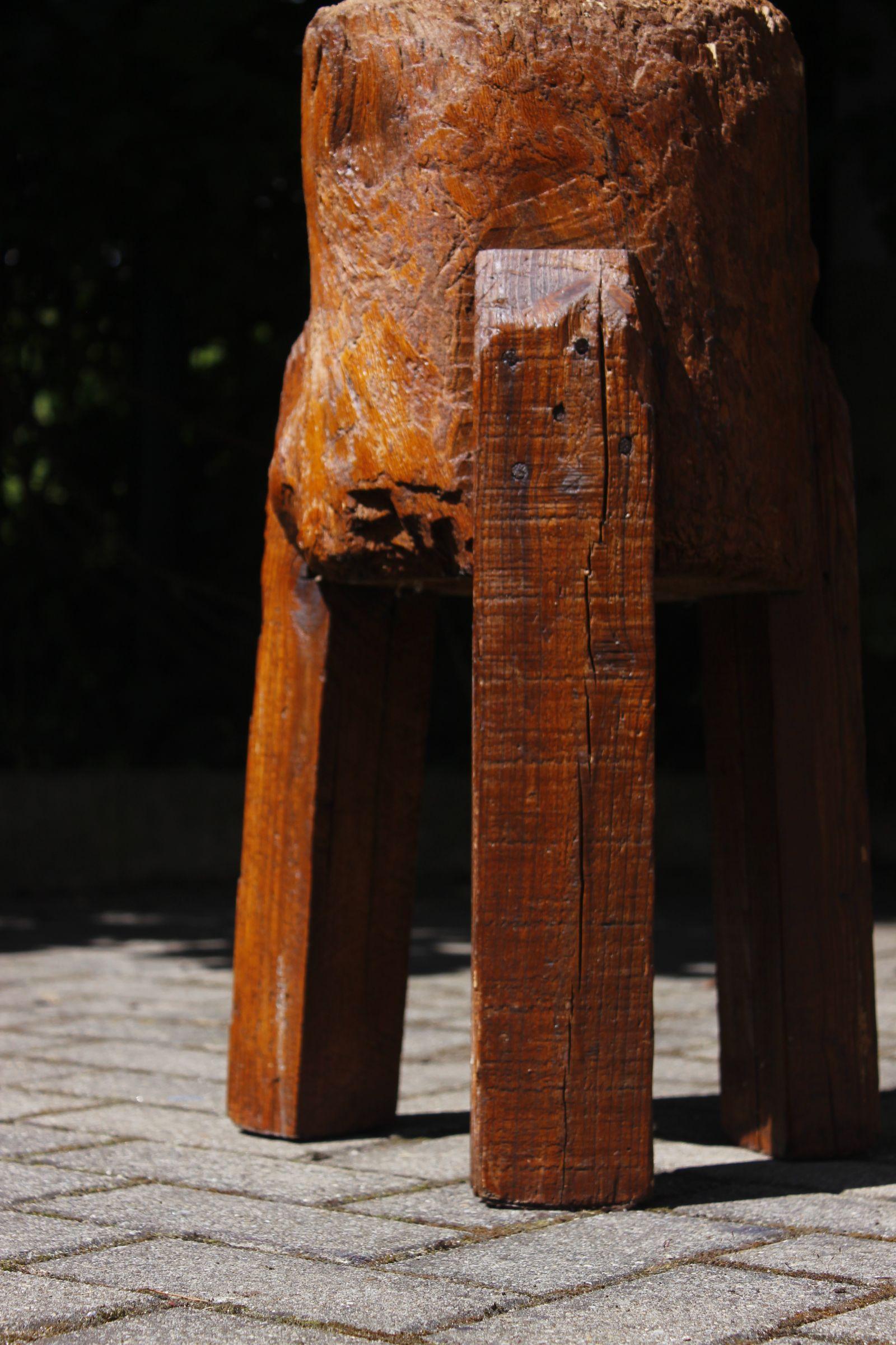 French Early 20th century brutalist wood farm tripod chopping block Folk Art For Sale