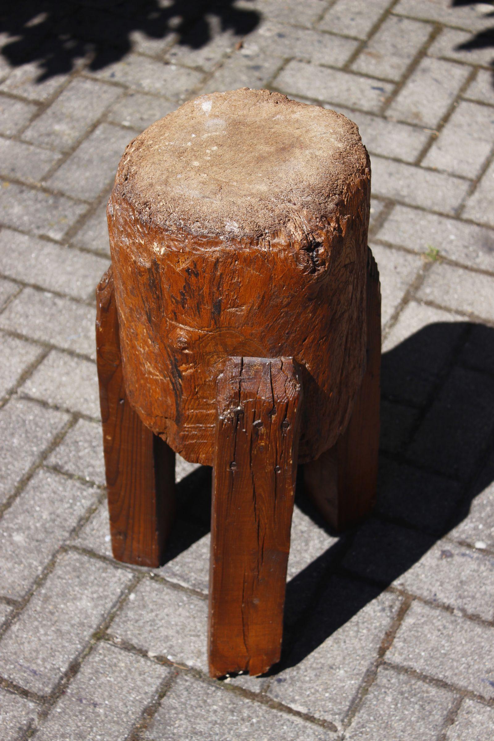 Early 20th century brutalist wood farm tripod chopping block Folk Art For Sale 1