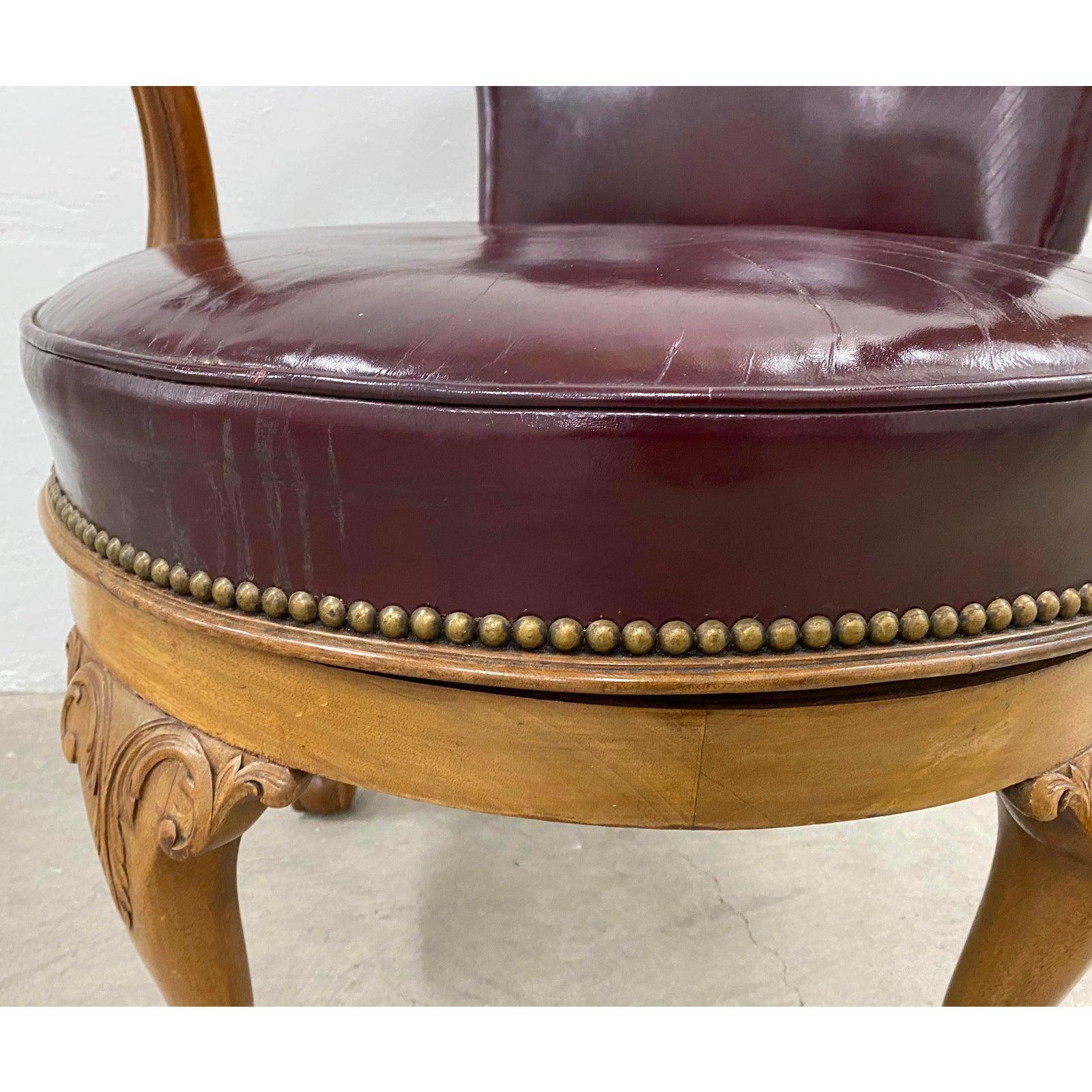 Early 20th Century Burgundy Leather and Carved Oak Swivel Chair, circa 1920 For Sale 1
