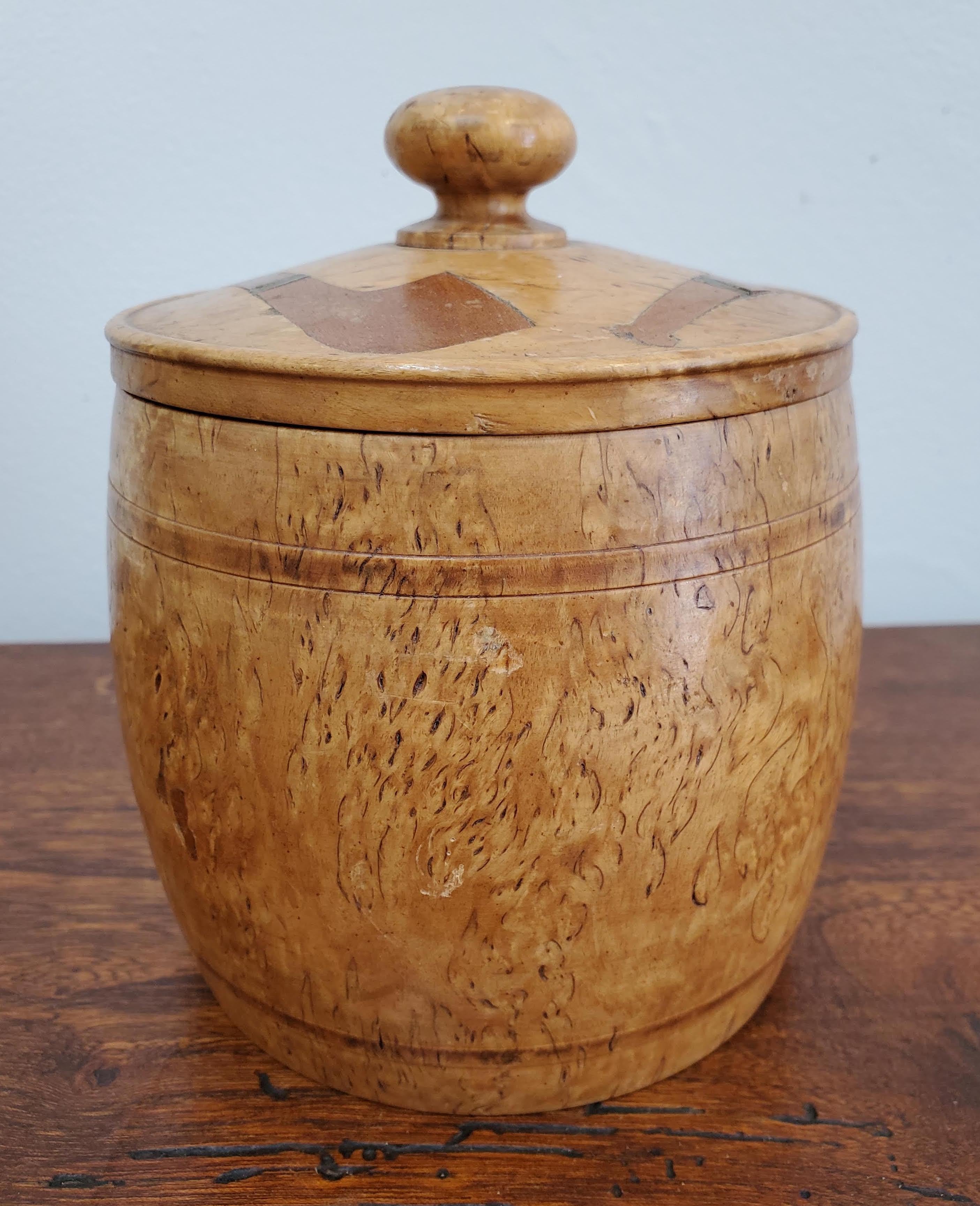 Arts and Crafts Early 20th Century Burled Birch Wood and Mahogany Tobacco Box For Sale