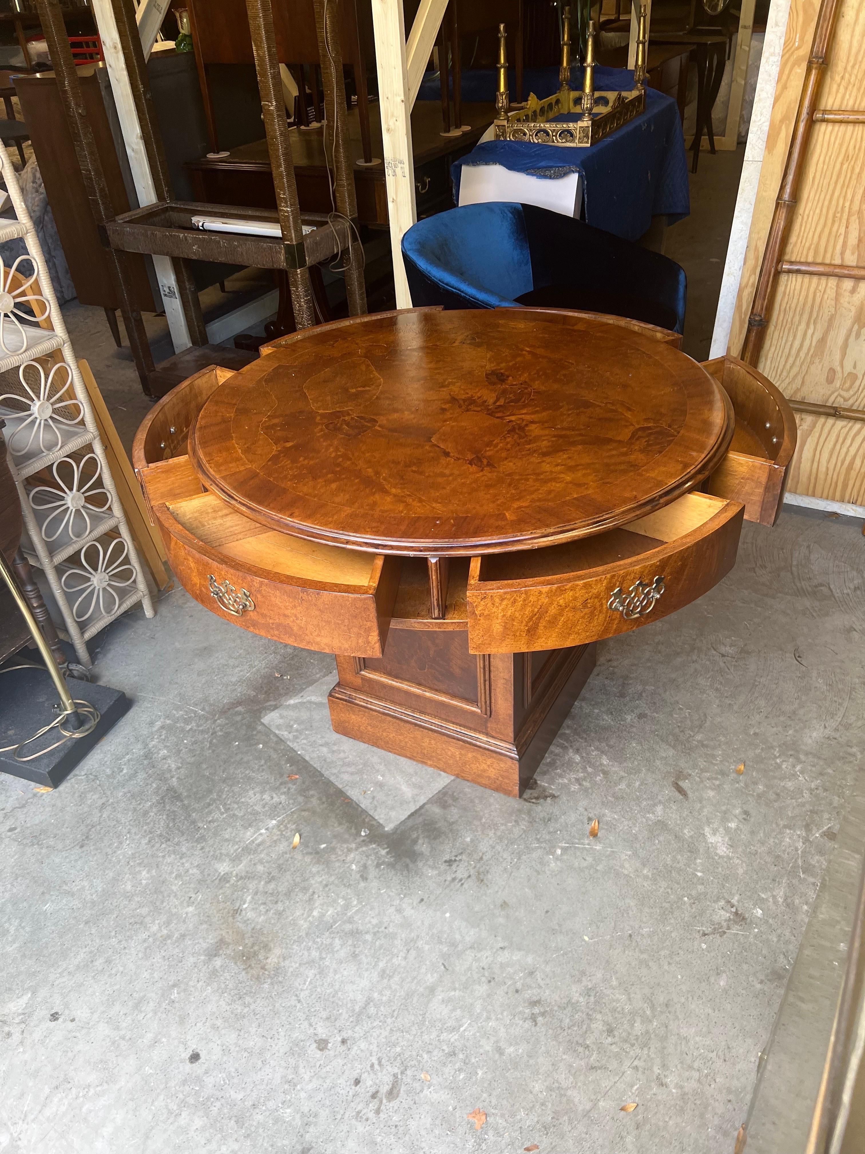 Early 20th Century Burled English Walnut Pedestal Center or Occasional Table For Sale 2