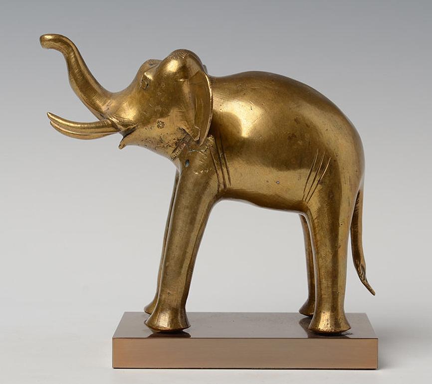 Early 20th Century, Burmese Bronze Standing Elephant In Good Condition For Sale In Sampantawong, TH
