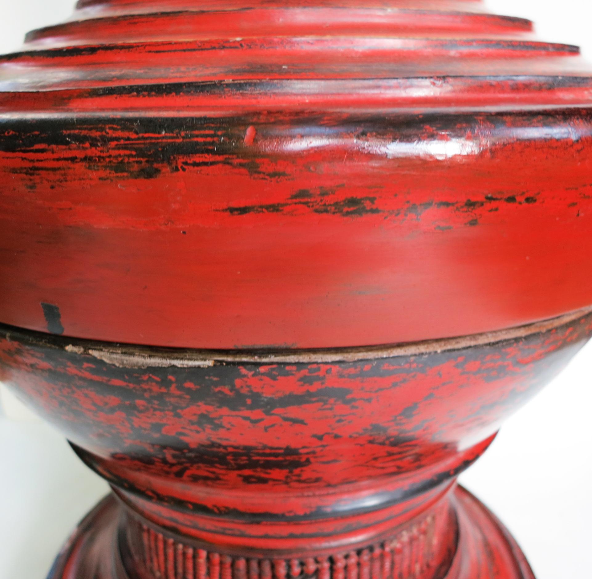 Early 20th Century Burmese Lacquer Offering Vessel, Hsun Ok In Good Condition In Atlanta, GA