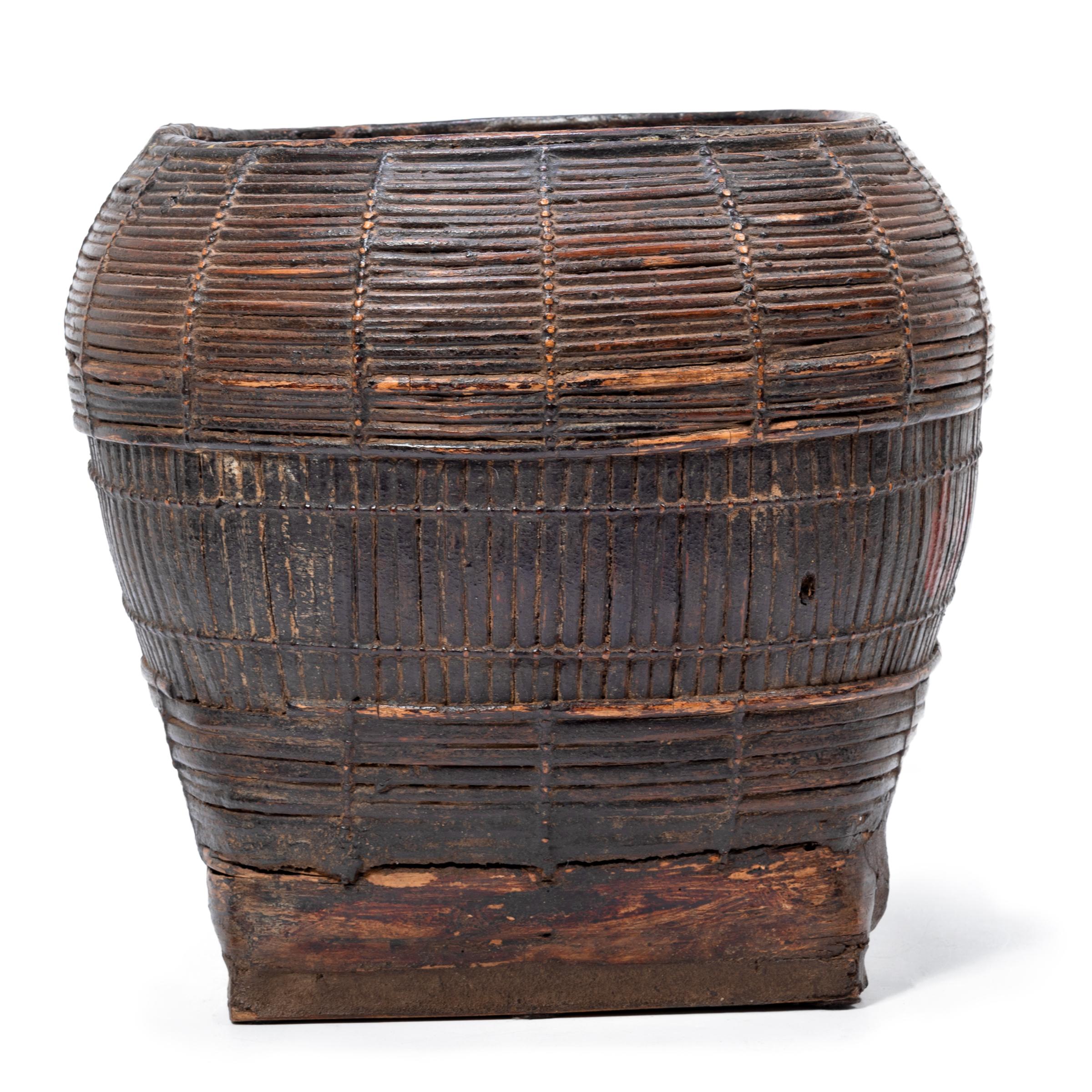 Early 20th Century Burmese Rice Basket In Good Condition In Chicago, IL