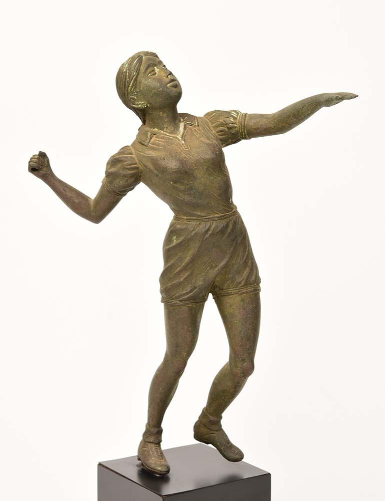 Burmese vintage bronze figure of athlete.

Age: Burma, Colonial, Early 20th Century
Size: Height 25.8 C.M. / Width 13.8 C.M. / Length 20.5 C.M.
Size including stand: Height 33.3 C.M.
Condition: Nice condition overall.