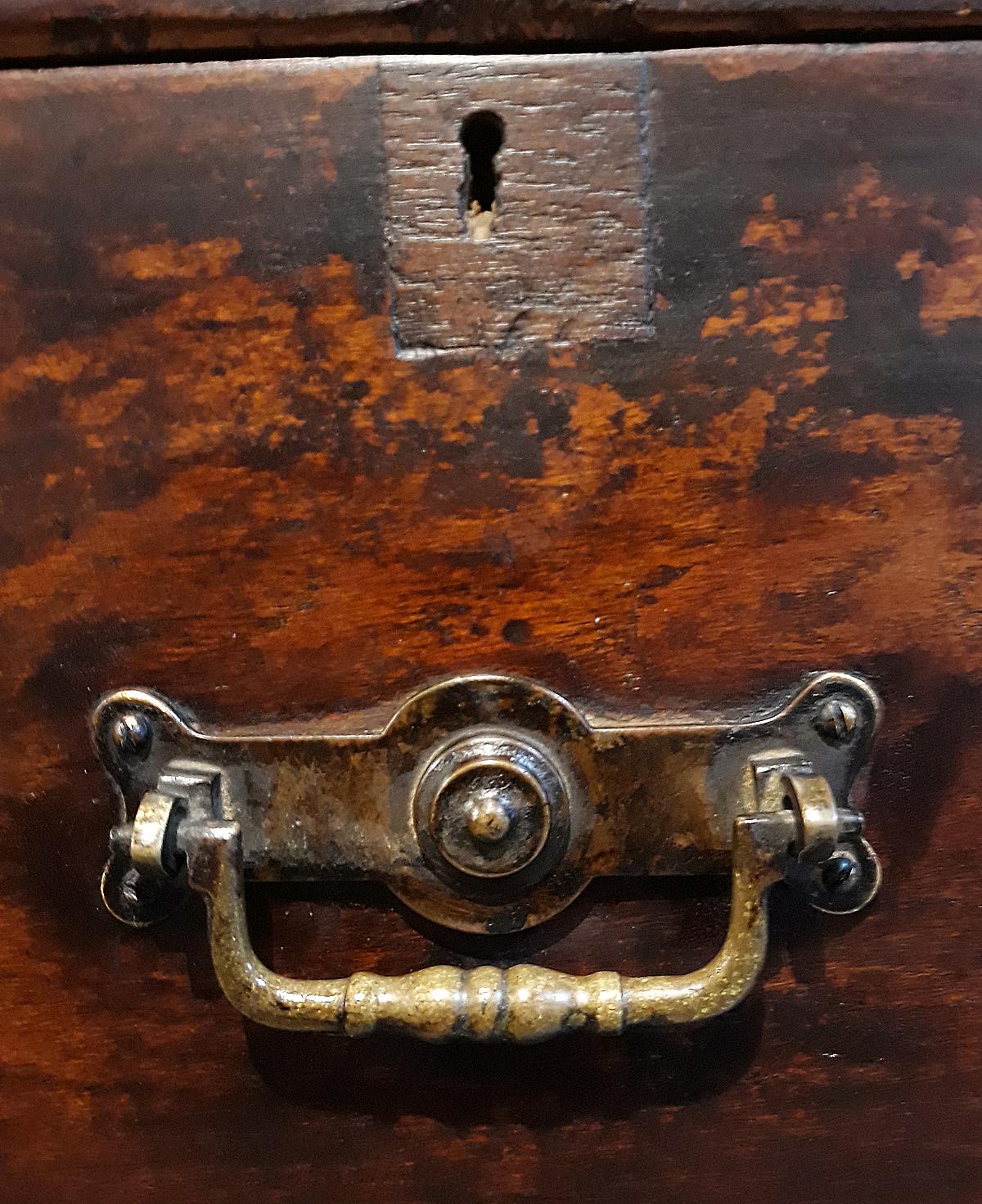 Cassettiera in Wood birmano dei primi del Novecento in vendita 4