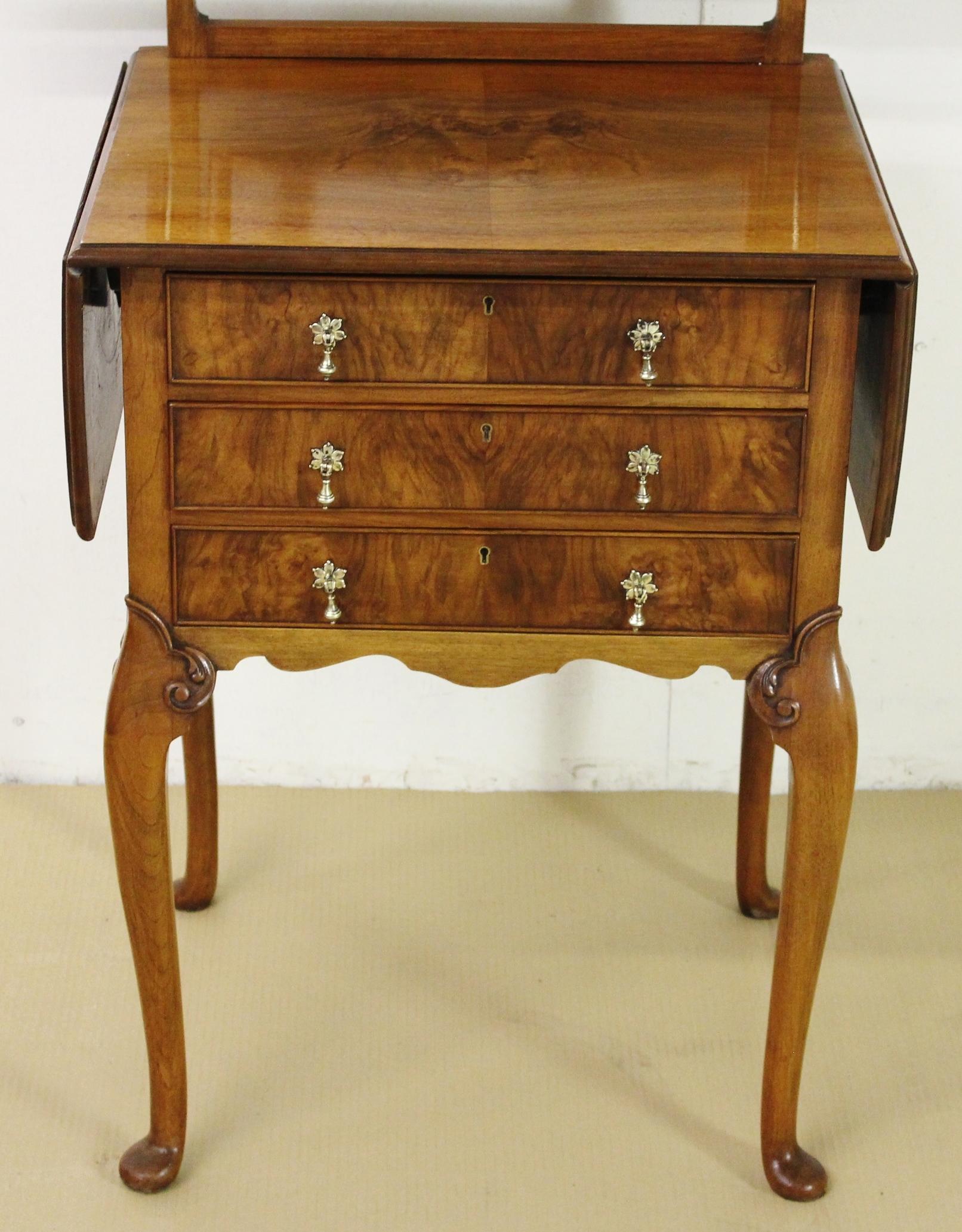 Early 20th Century Burr Walnut Dressing Chest For Sale 5