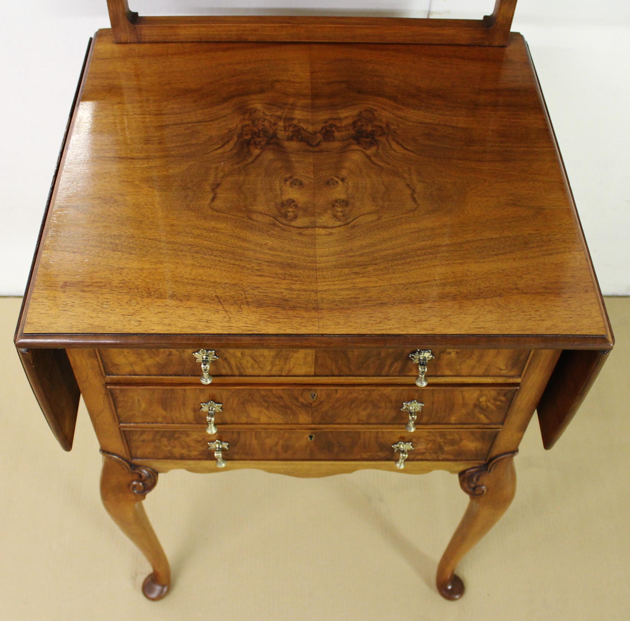 Early 20th Century Burr Walnut Dressing Chest For Sale 6