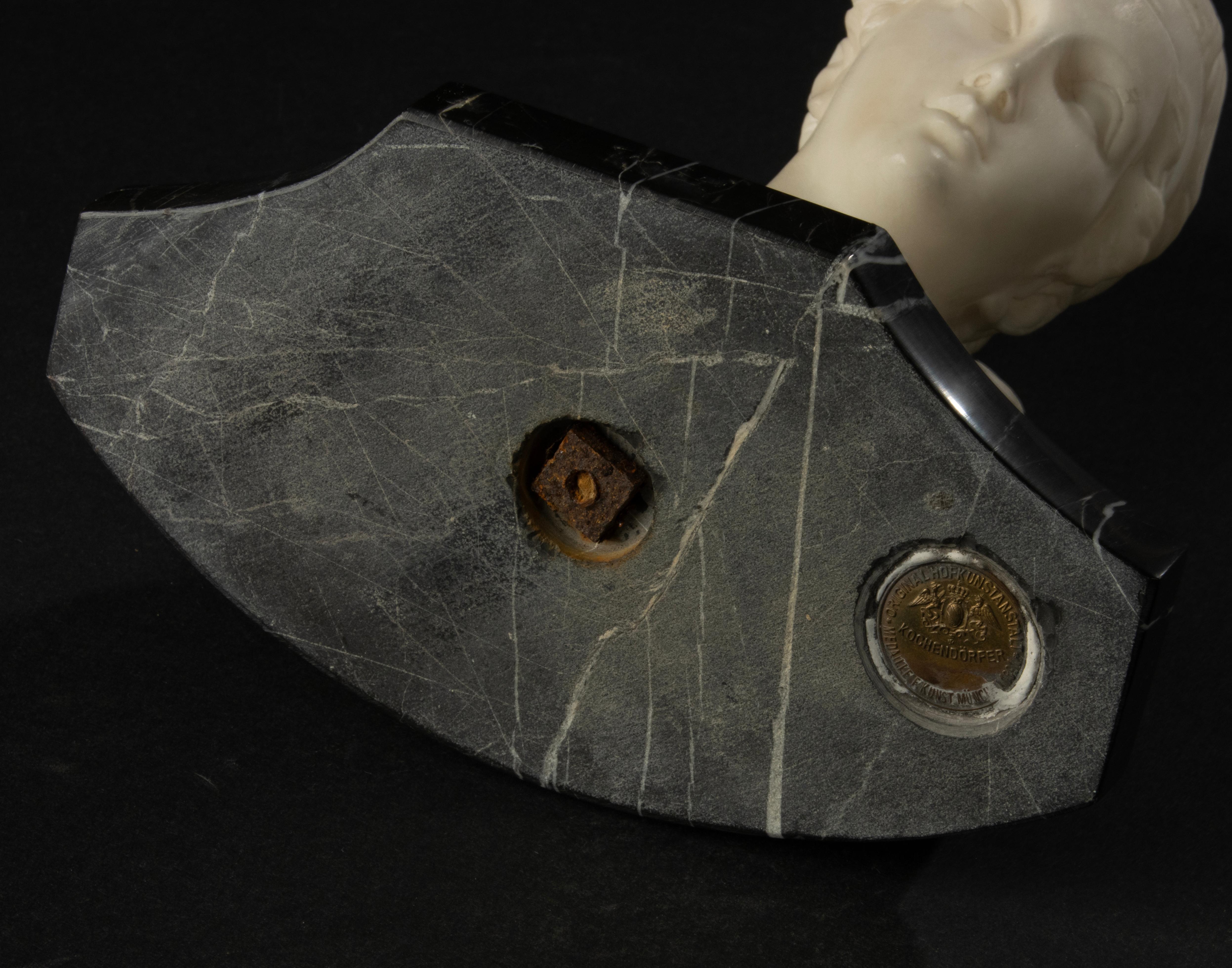 Busto de principios del siglo XX - Kochendörfer - Mármol - Artemisa Diana en venta 9