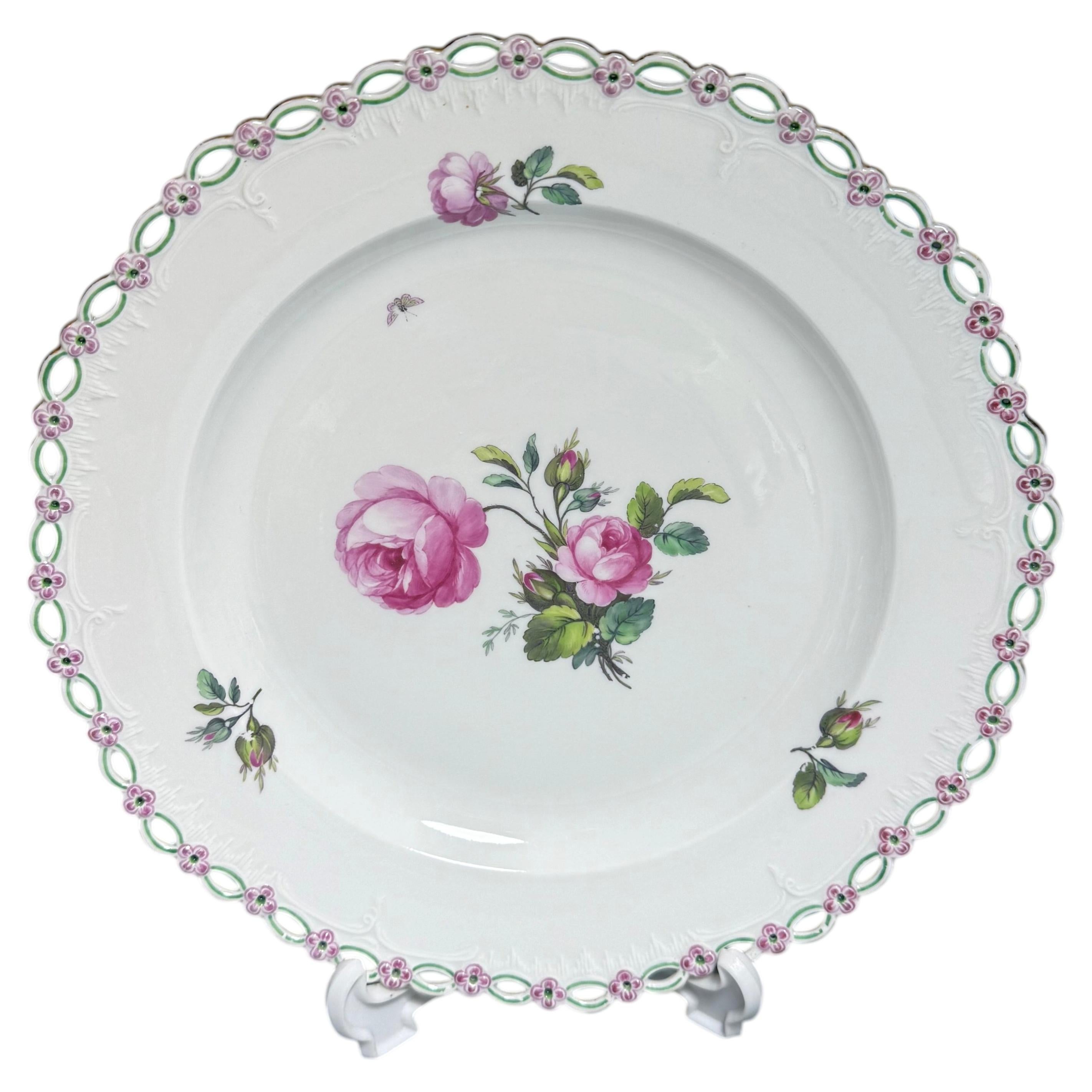 Ancienne assiette en porcelaine de KPM Berlin, décor floral peint à la main, rococo, 1820