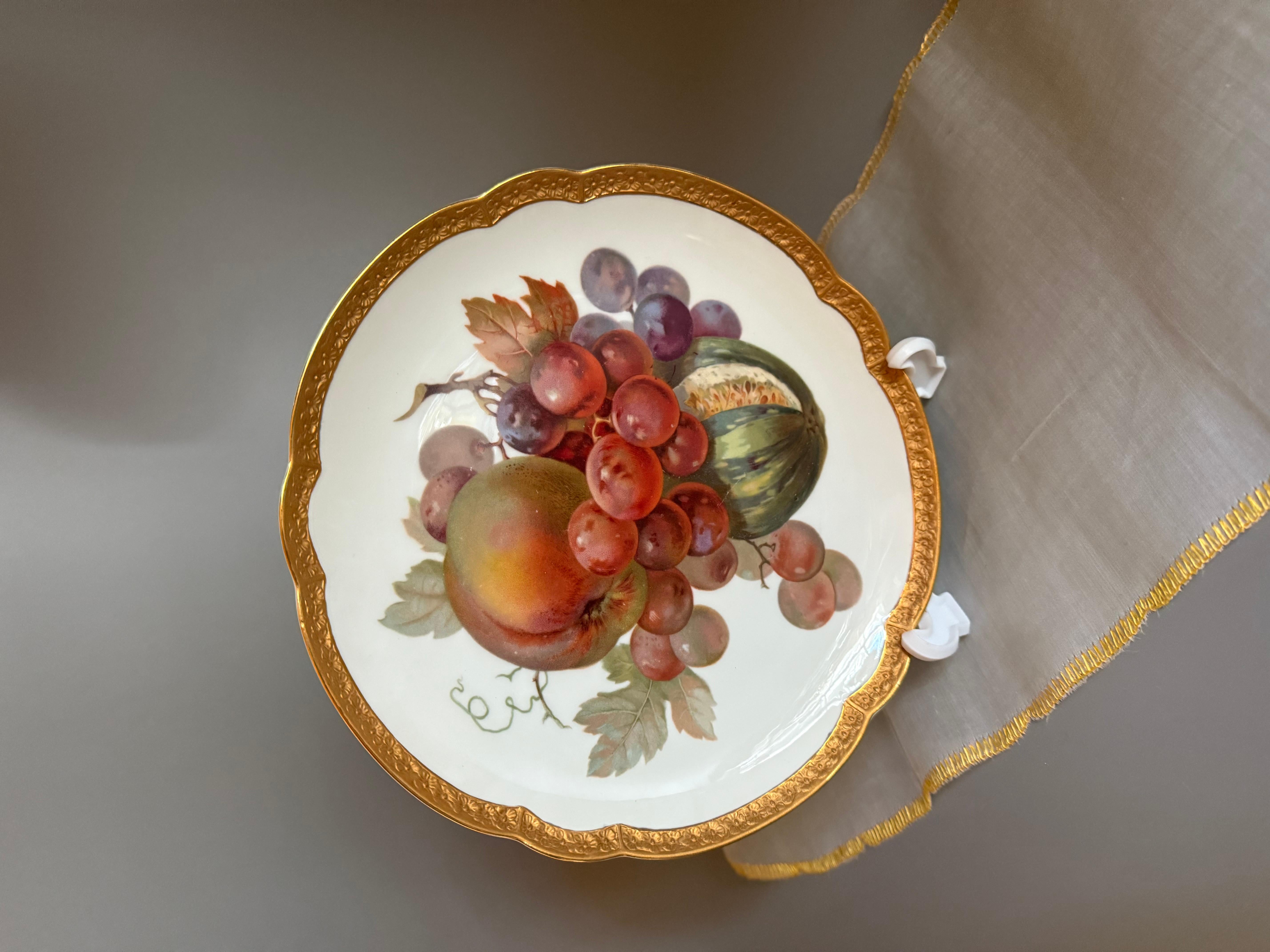 Dorato Piatti da armadio dell'inizio del XX secolo Frutti e gilets Rosenthal Germania in vendita