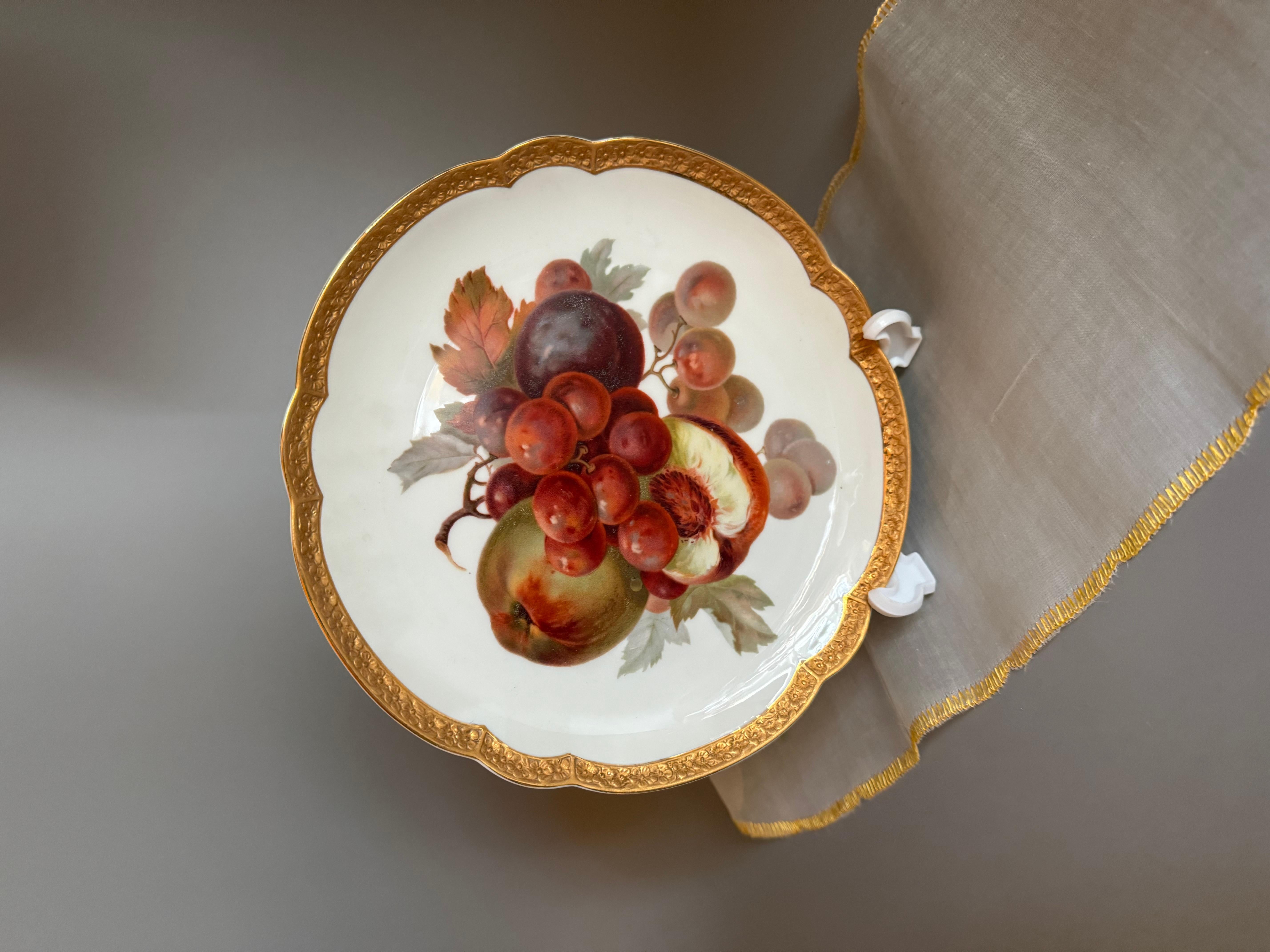 Piatti da armadio dell'inizio del XX secolo Frutti e gilets Rosenthal Germania In condizioni buone in vendita a Uppsala , SE