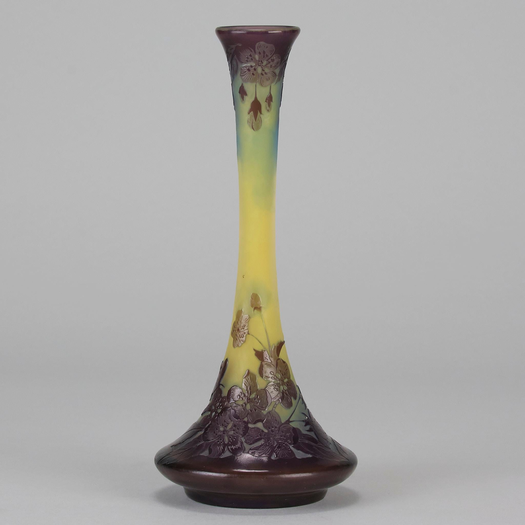 Cameo-Vase aus geätztem Glas „Anemones“ von Emile Galle, frühes 20. Jahrhundert (Art nouveau) im Angebot