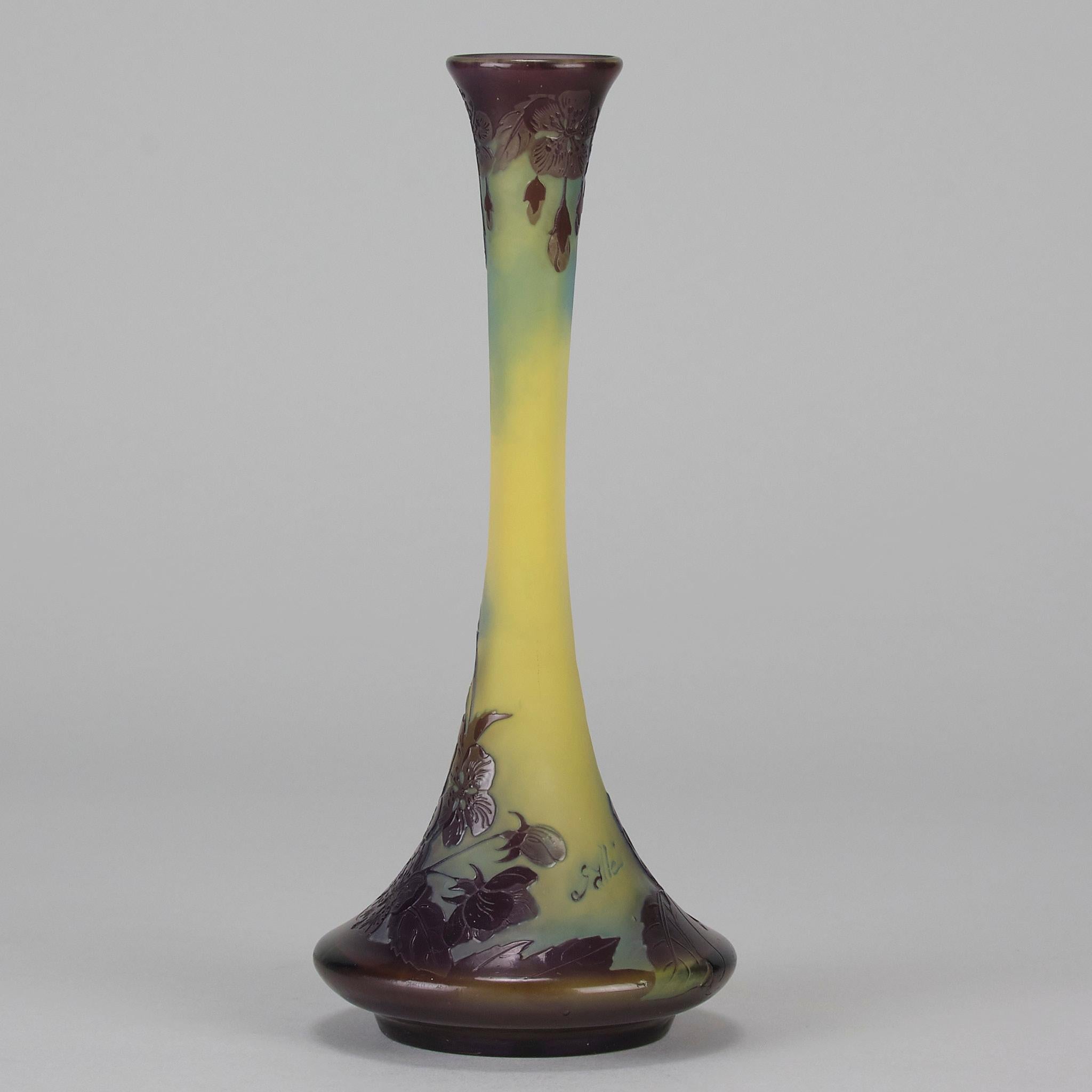 Vase Amélones du début du 20e siècle en verre gravé à la camée d'Emile Galle en vente 1