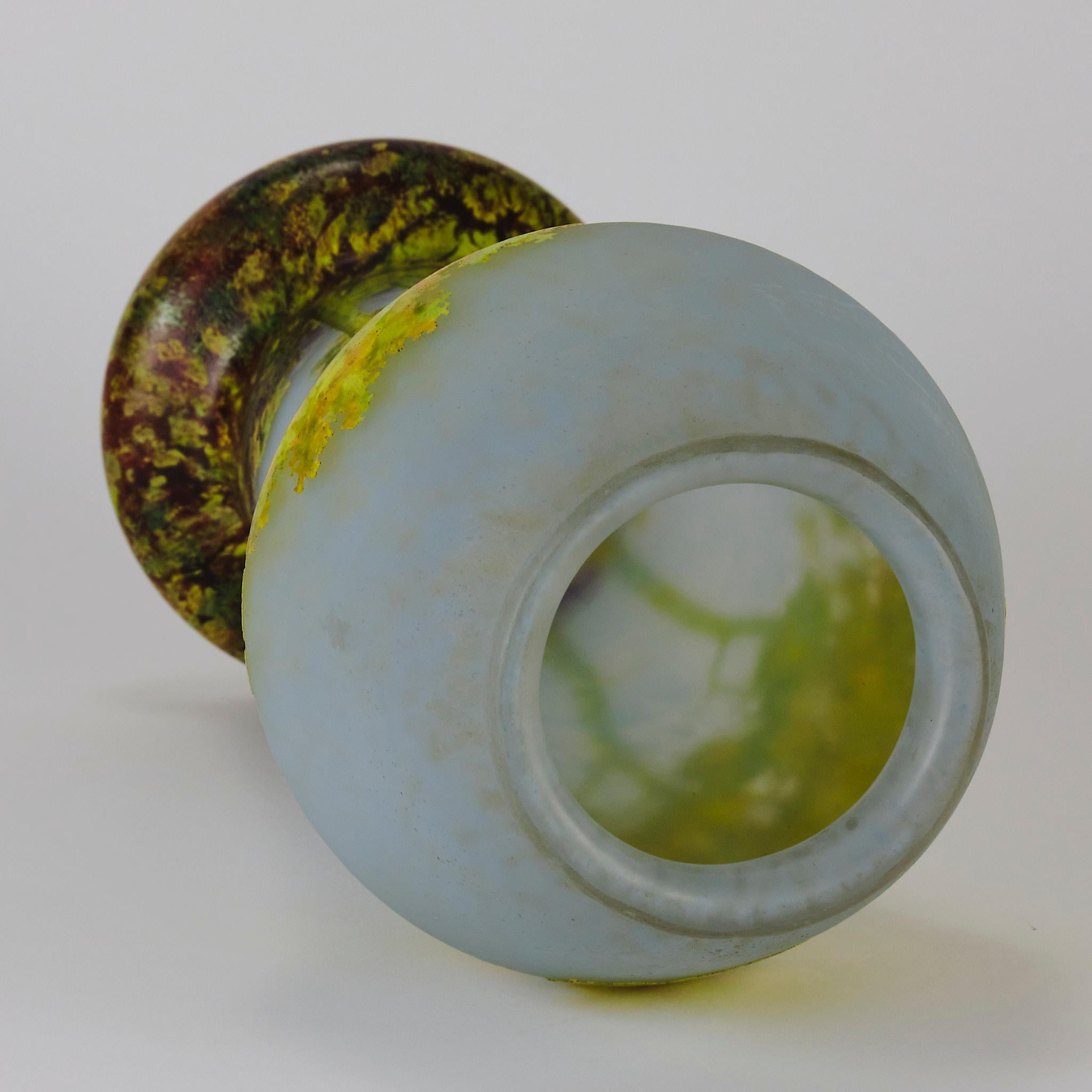 Vaso da paesaggio in vetro cammeo dei primi del Novecento intitolato 