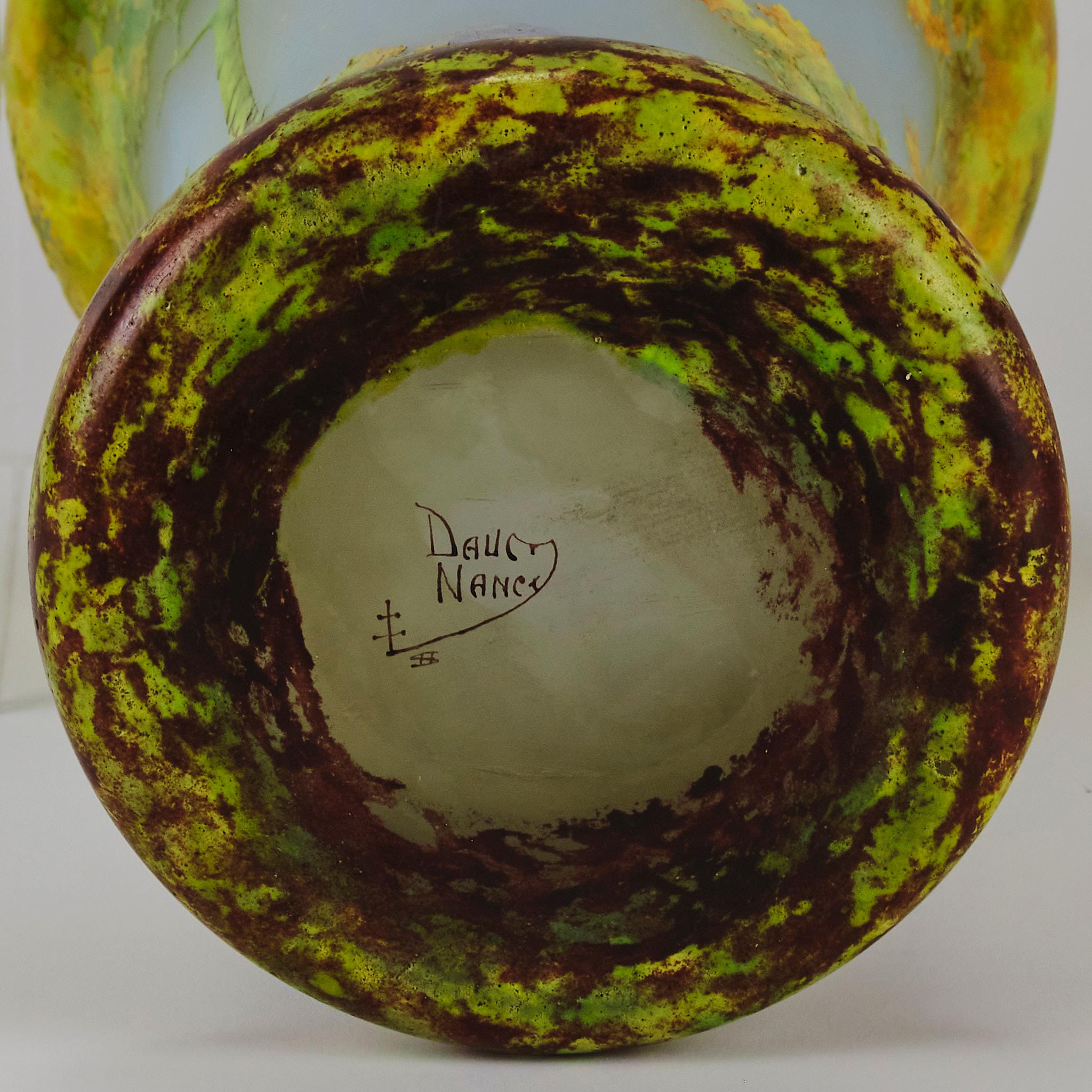 Vaso da paesaggio in vetro cammeo dei primi del Novecento intitolato 