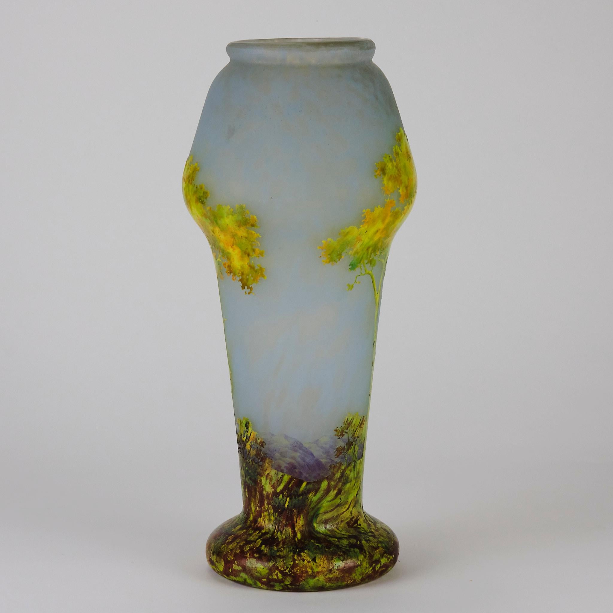 Francese Vaso da paesaggio in vetro cammeo dei primi del Novecento intitolato 