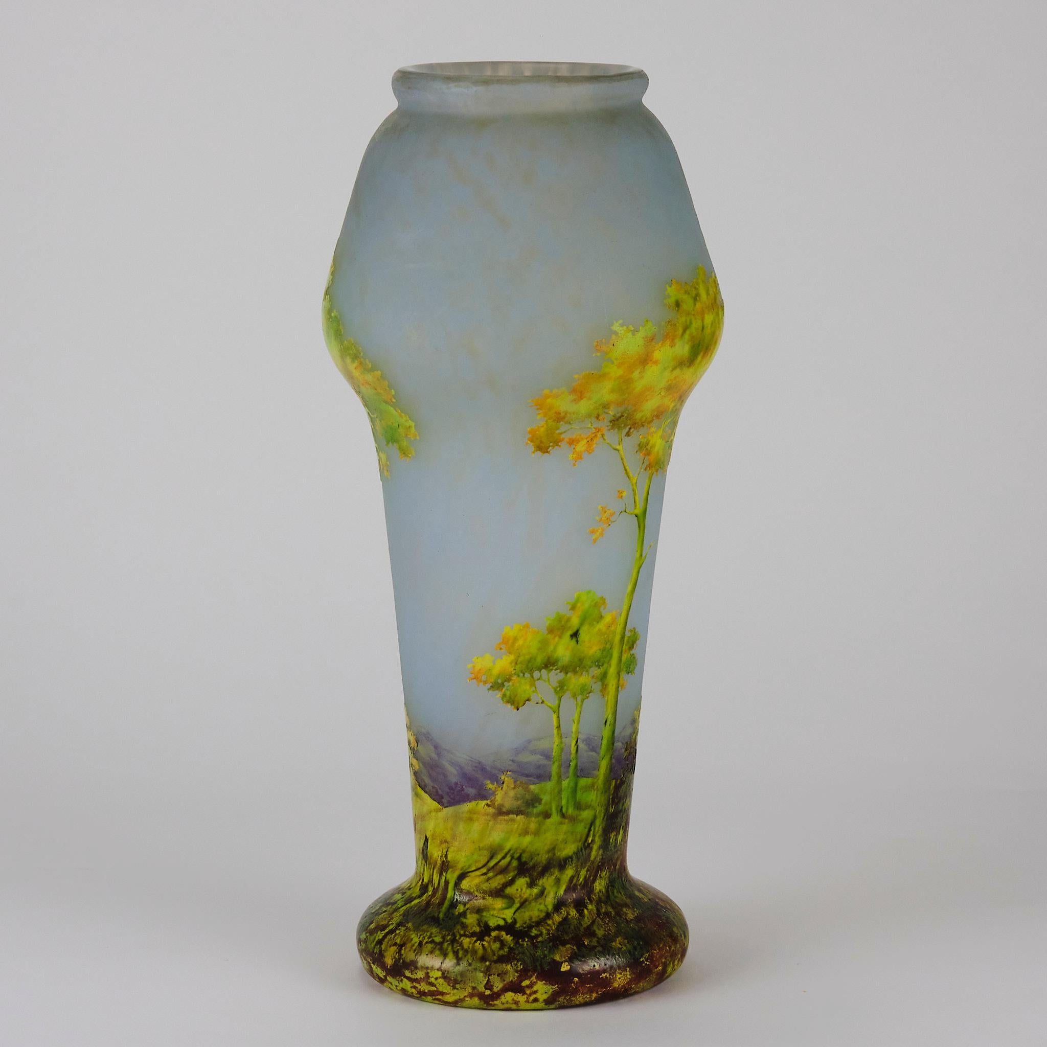 XX secolo Vaso da paesaggio in vetro cammeo dei primi del Novecento intitolato 