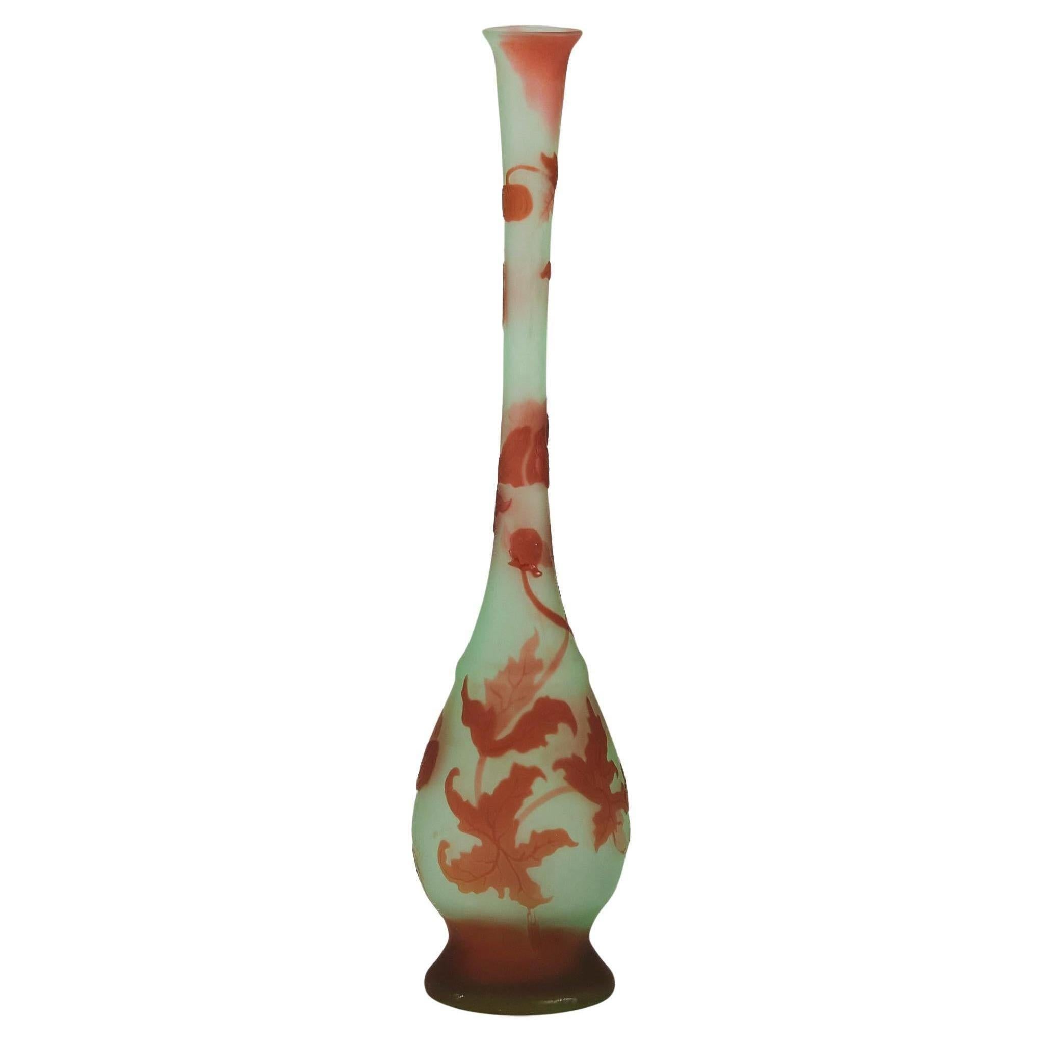 Vase élancé Art Nouveau en verre camée du début du 20e siècle par Emile Galle Art Glass en vente 3