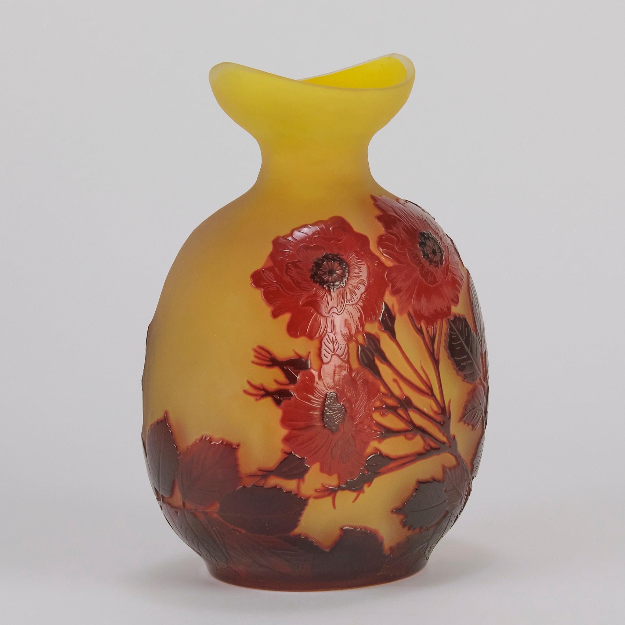 Verre Vase camée du début du XXe siècle intitulé « Vase Moon » par Emile Gall en vente