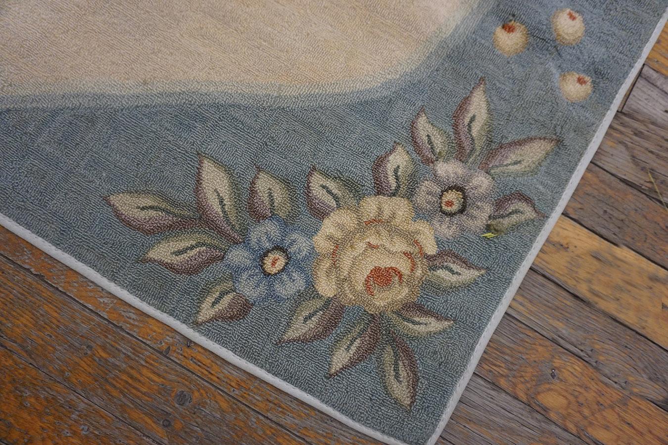Early 20th Century Canadian Hooked Rug from Nova Scotia - Cheticamp In Good Condition For Sale In New York, NY
