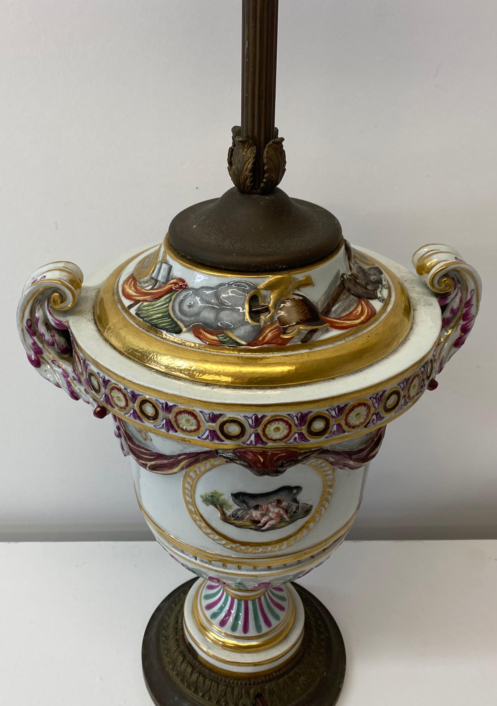 Lampe de bureau à double douille en porcelaine de Capodimonte du début du XXe siècle en vente 2