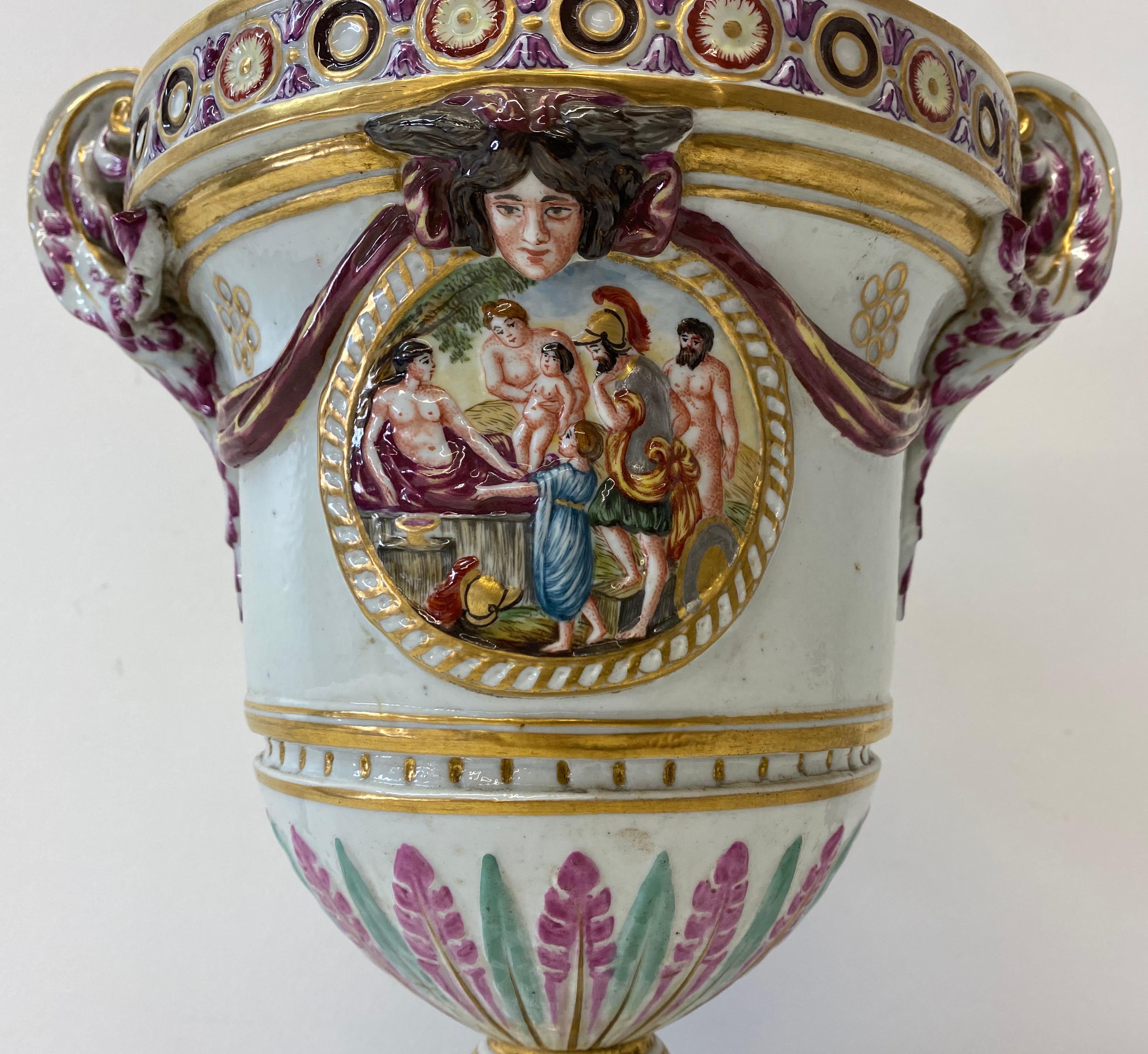 Romain classique Lampe de bureau à double douille en porcelaine de Capodimonte du début du XXe siècle en vente