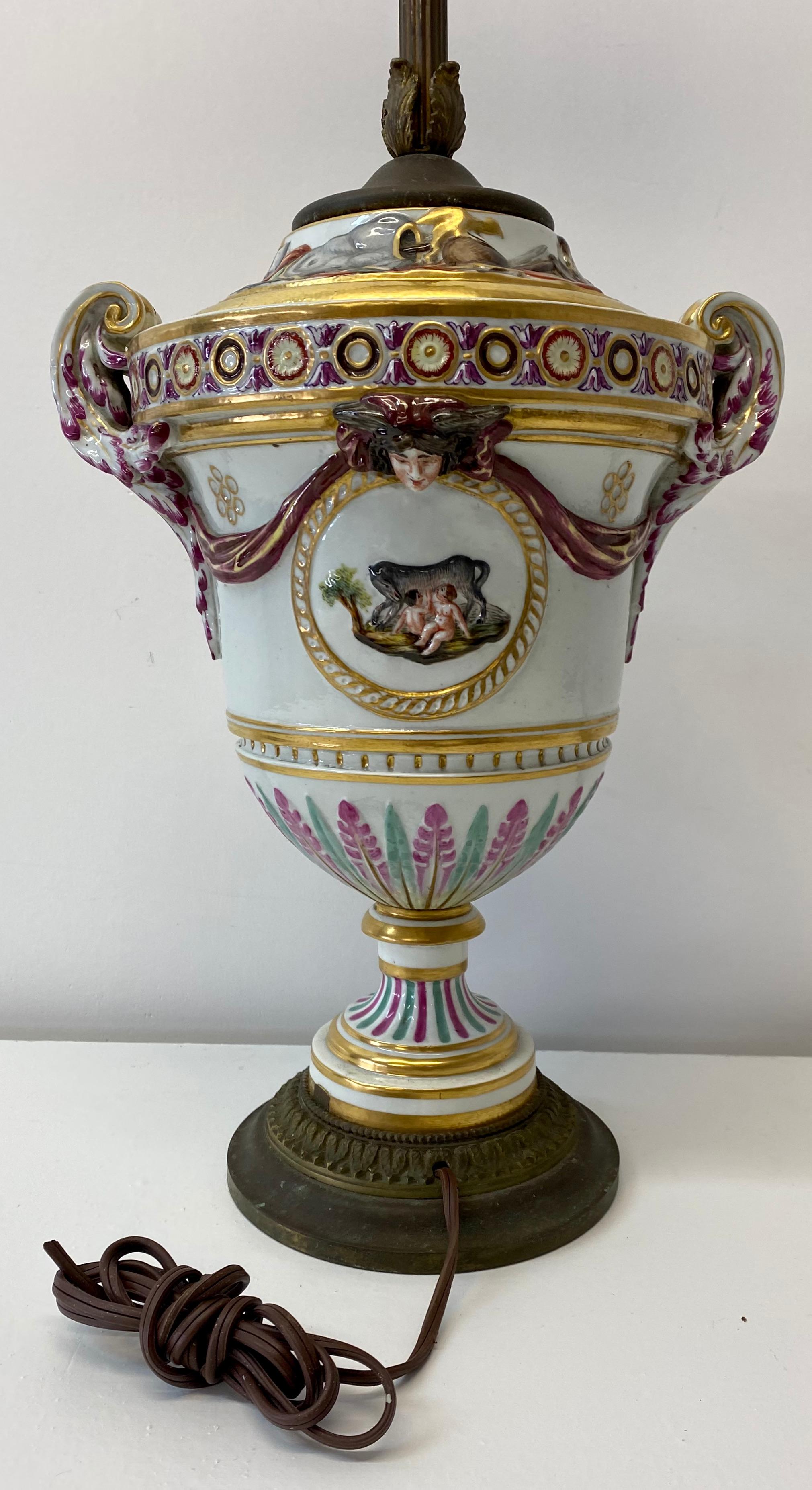 Hand-Painted Early 20th Century Capodimonte Porcelain Double Socket Table Lamp For Sale