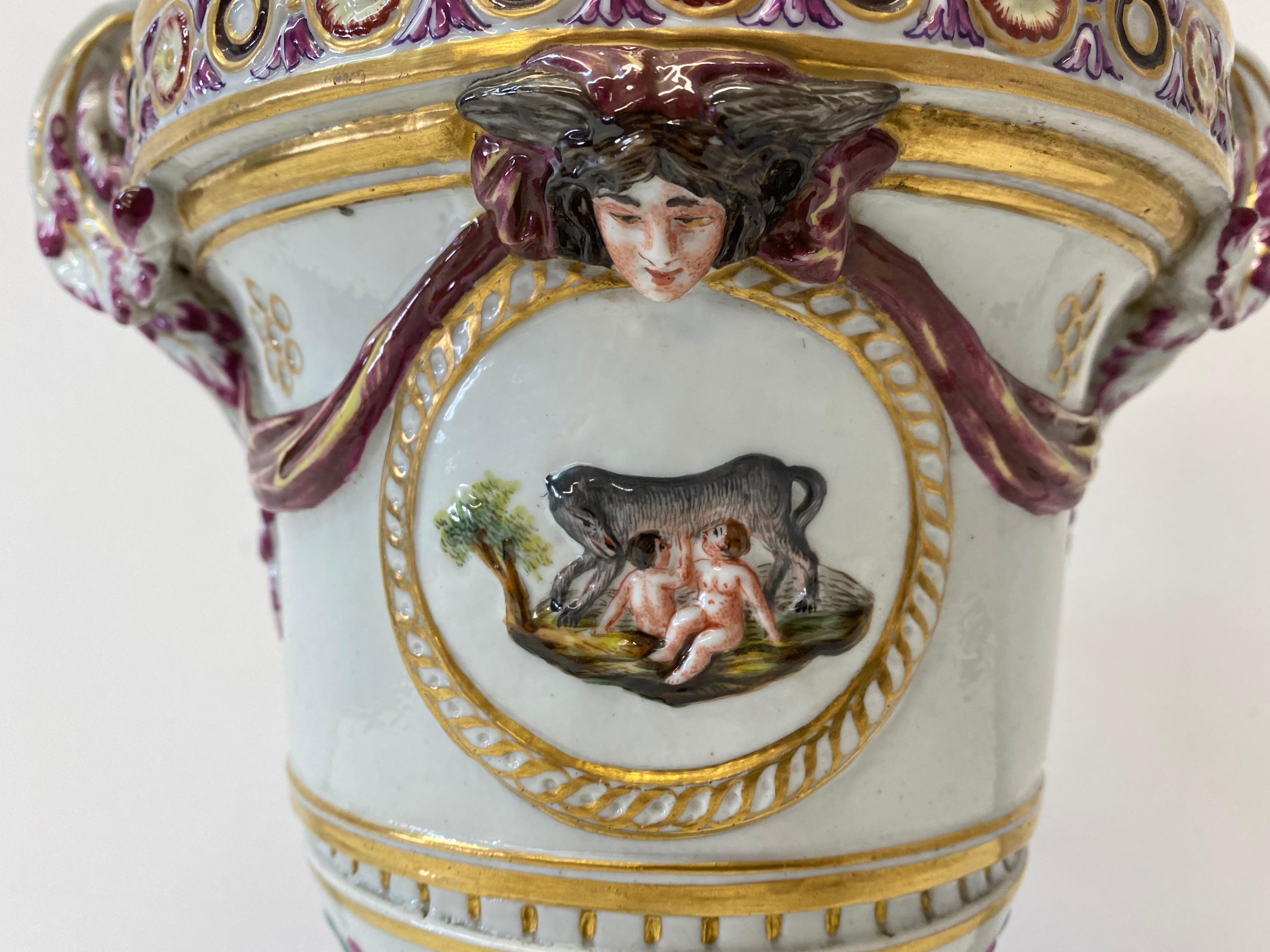 Early 20th Century Capodimonte Porcelain Double Socket Table Lamp In Good Condition For Sale In San Francisco, CA
