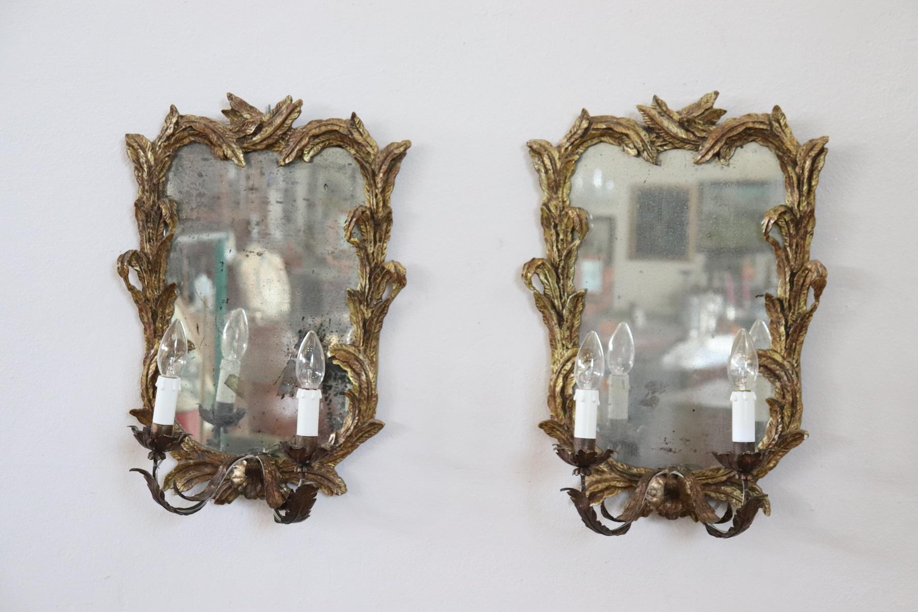 Italian Early 20th Century Carved and Gilded Wood Sonces with Mirror, Set of Two For Sale