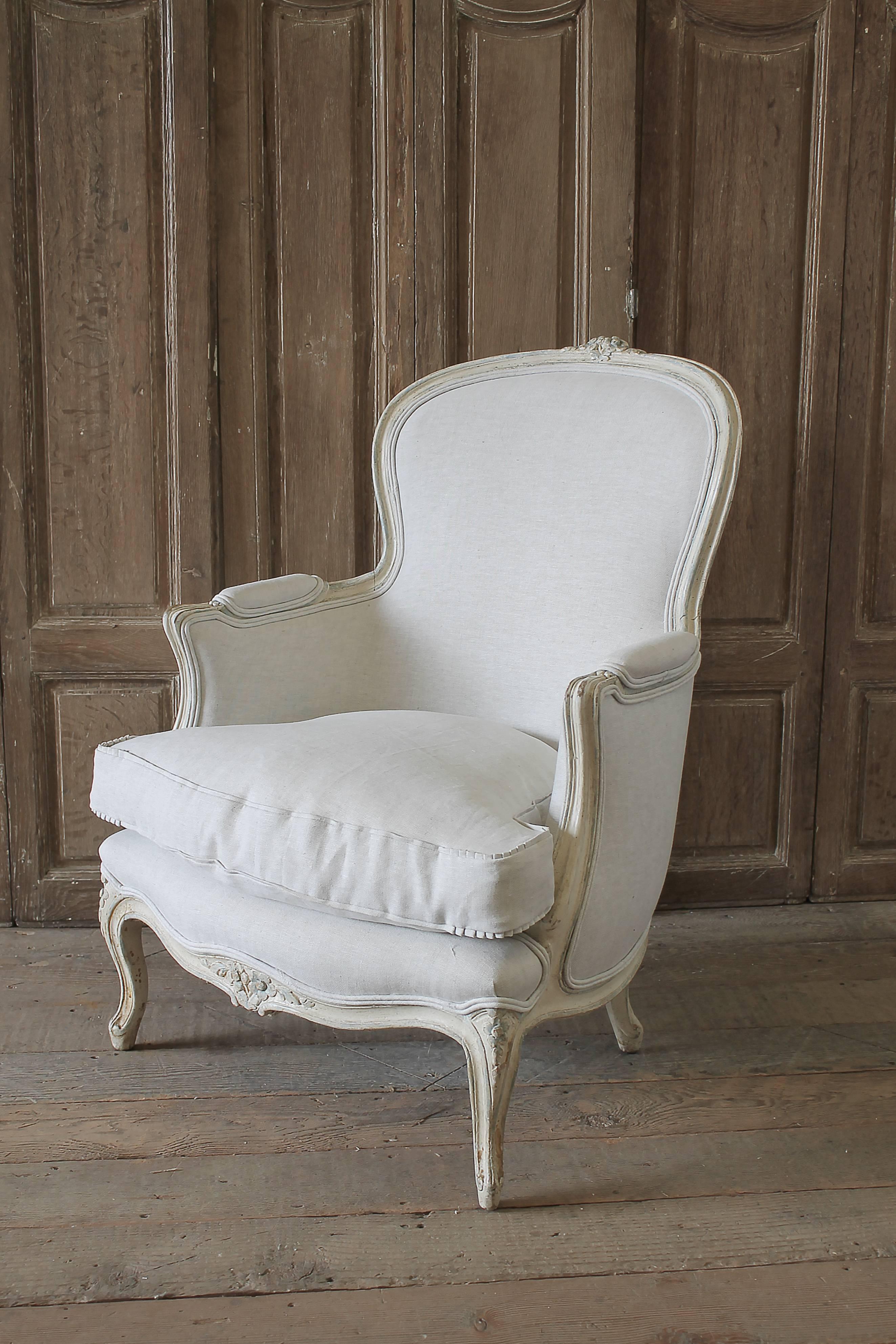 Early 20th Century Carved and Painted Bergere Chair Upholstered in Natural Linen 4
