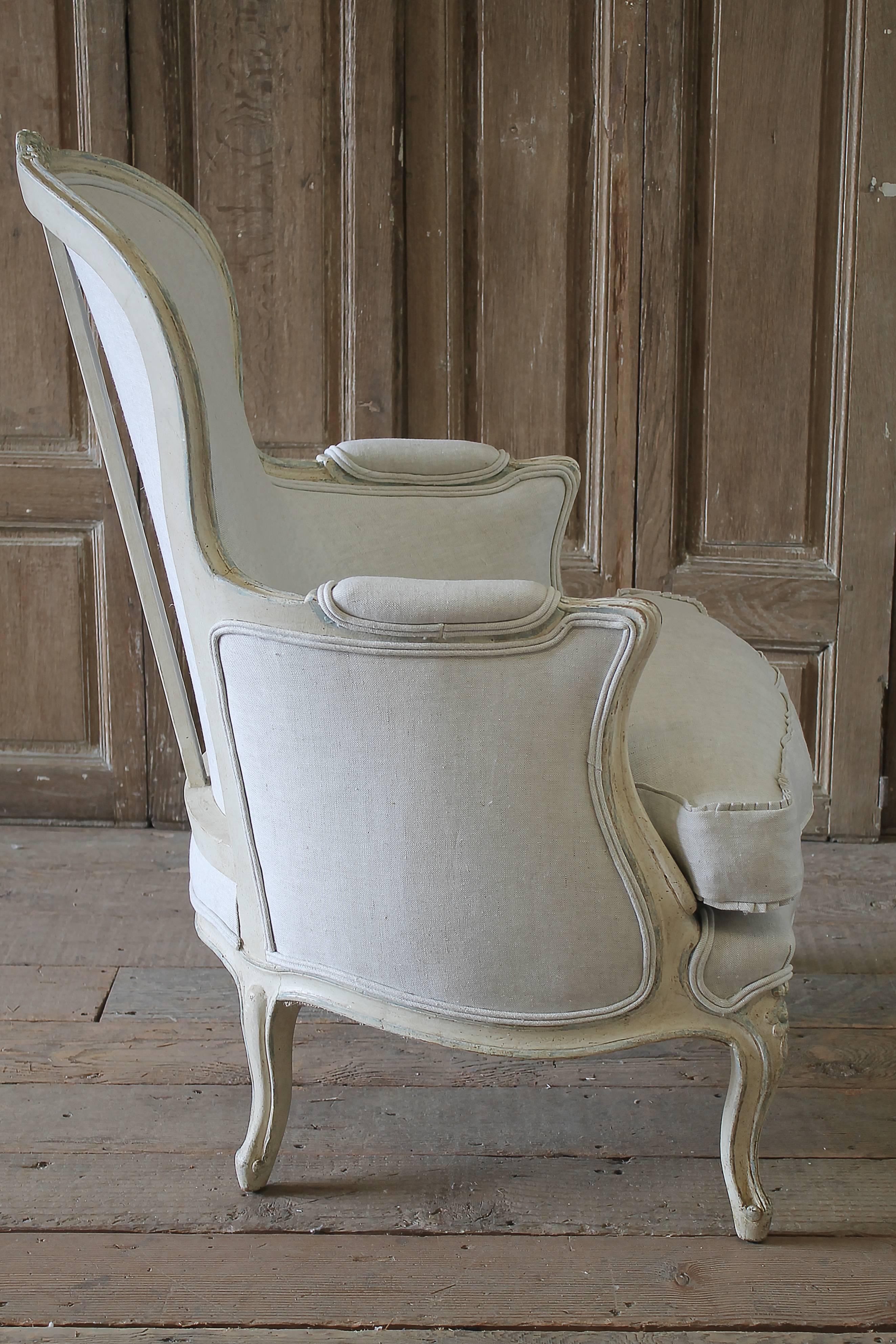 Early 20th Century Carved and Painted Bergere Chair Upholstered in Natural Linen 1