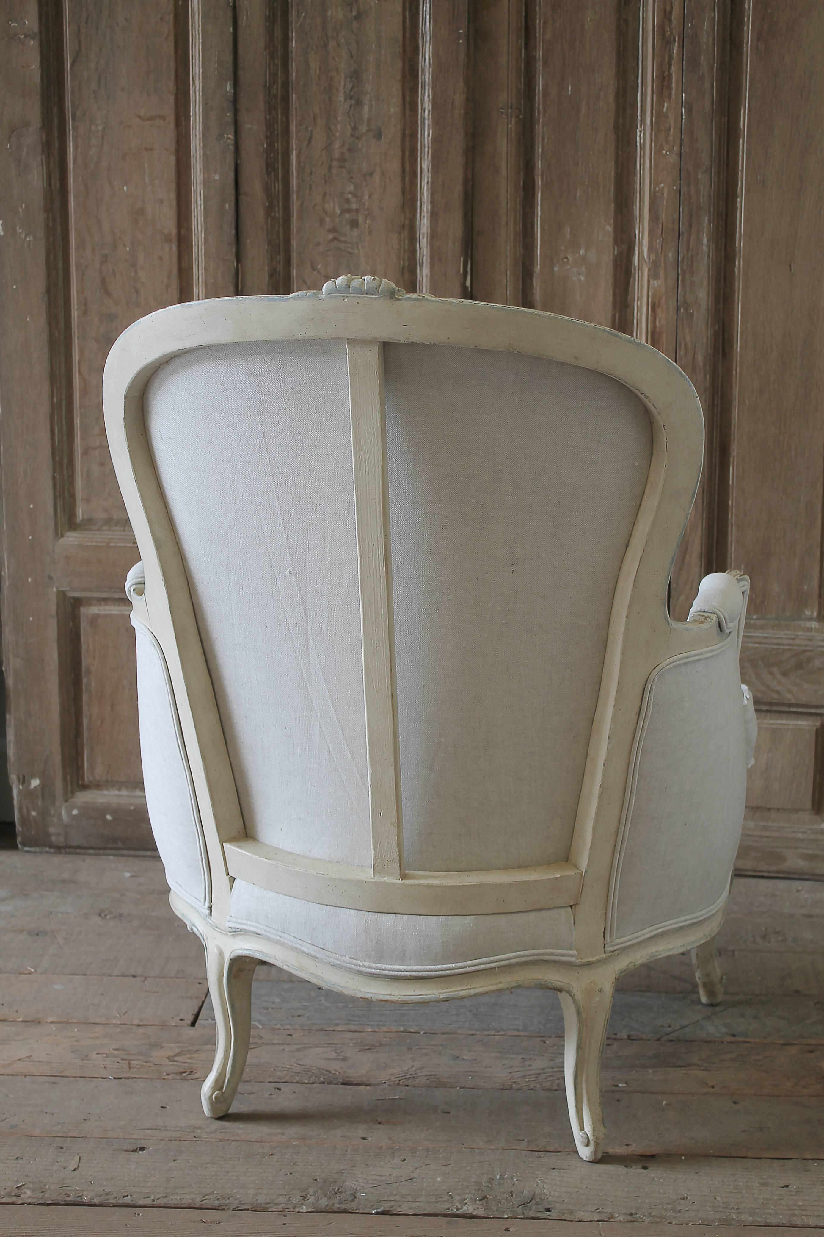 Early 20th Century Carved and Painted Bergere Chair Upholstered in Natural Linen 2