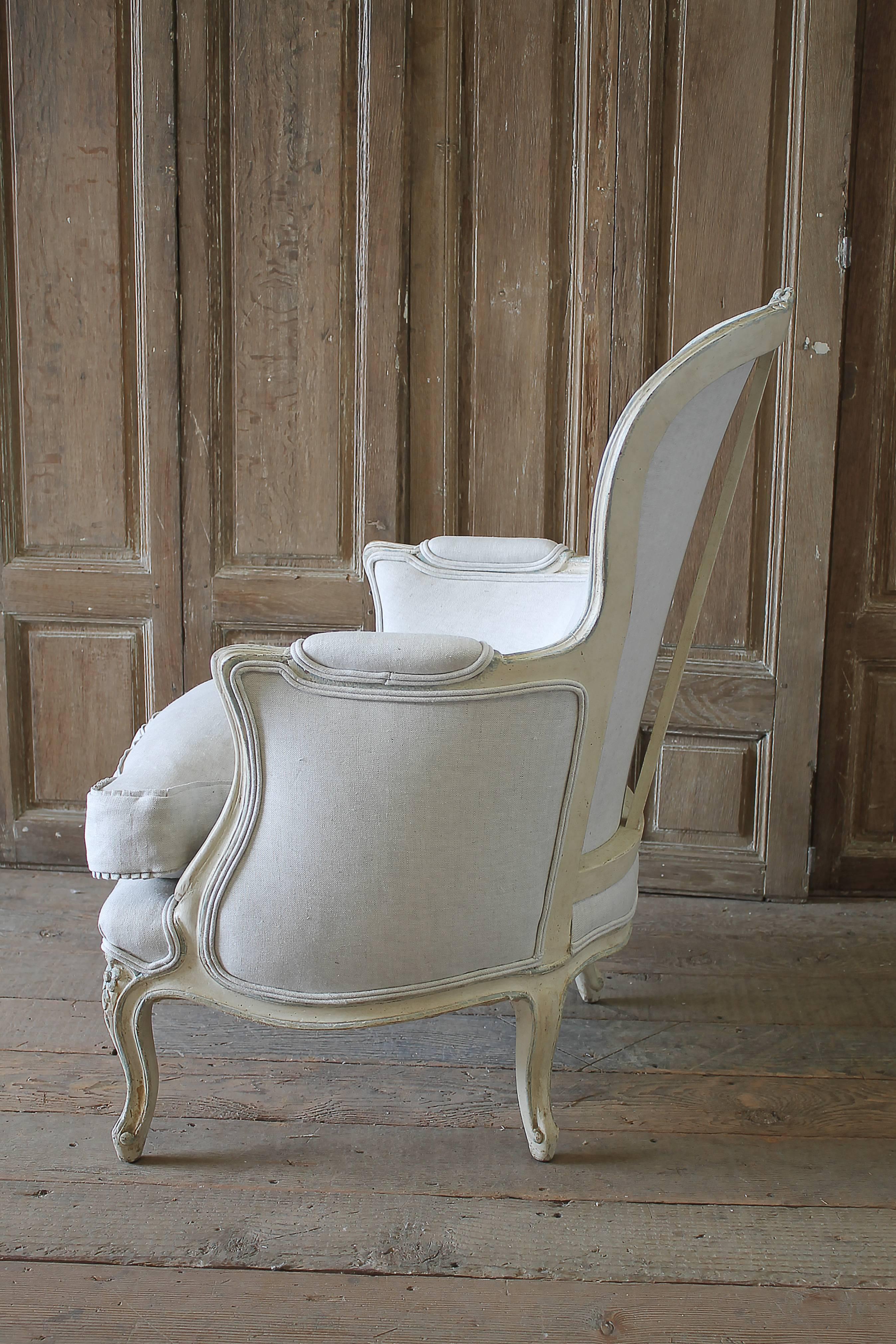 Early 20th Century Carved and Painted Bergere Chair Upholstered in Natural Linen 3