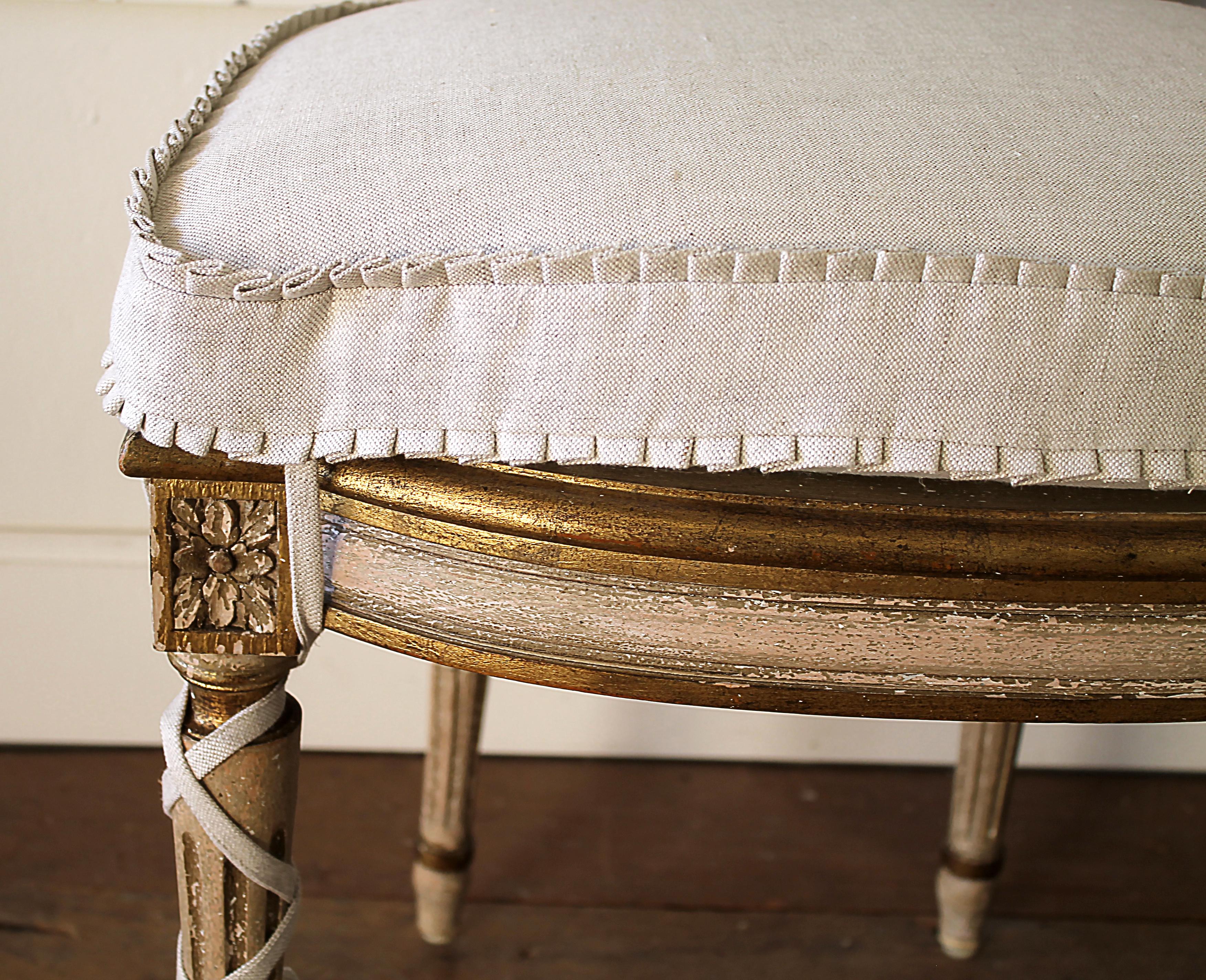 Geschnitzte und bemalte Louis-XVI-Stil-Esszimmerstühle aus dem frühen 20 8
