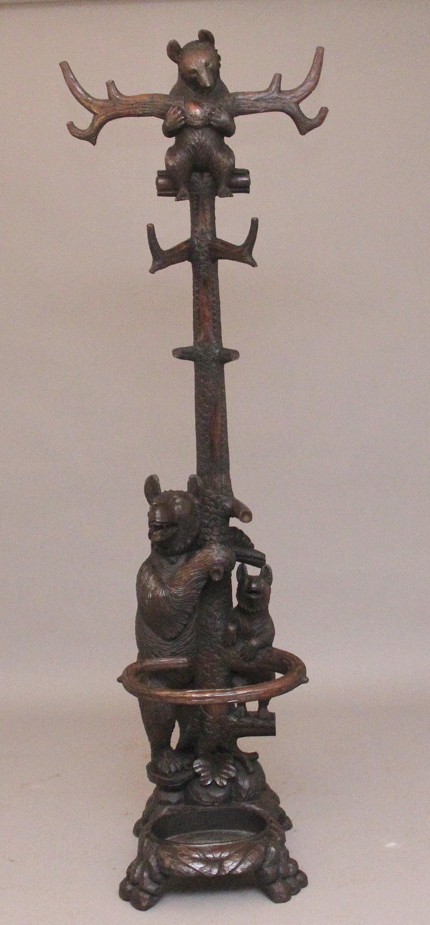 Early 20th Century carved bear hall stand In Good Condition For Sale In Martlesham, GB