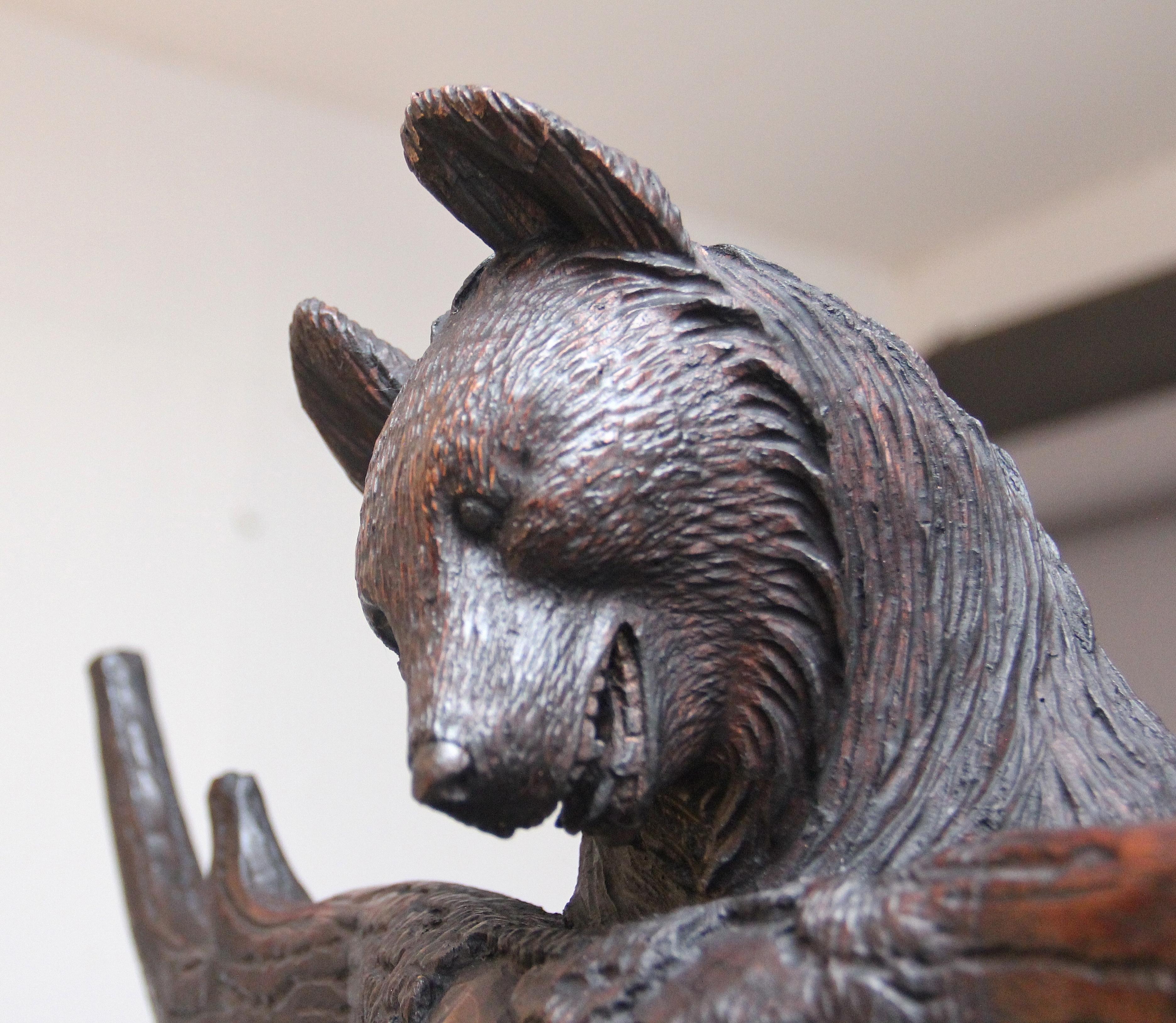 Walnut Early 20th Century carved bear hall stand For Sale